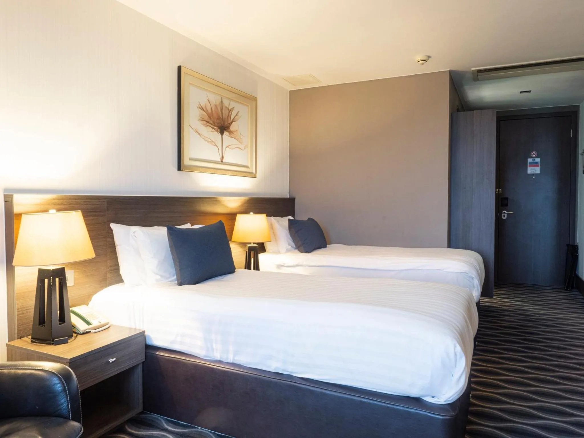 Photo of the whole room, Bed in Crowne Plaza London - Kingston by IHG