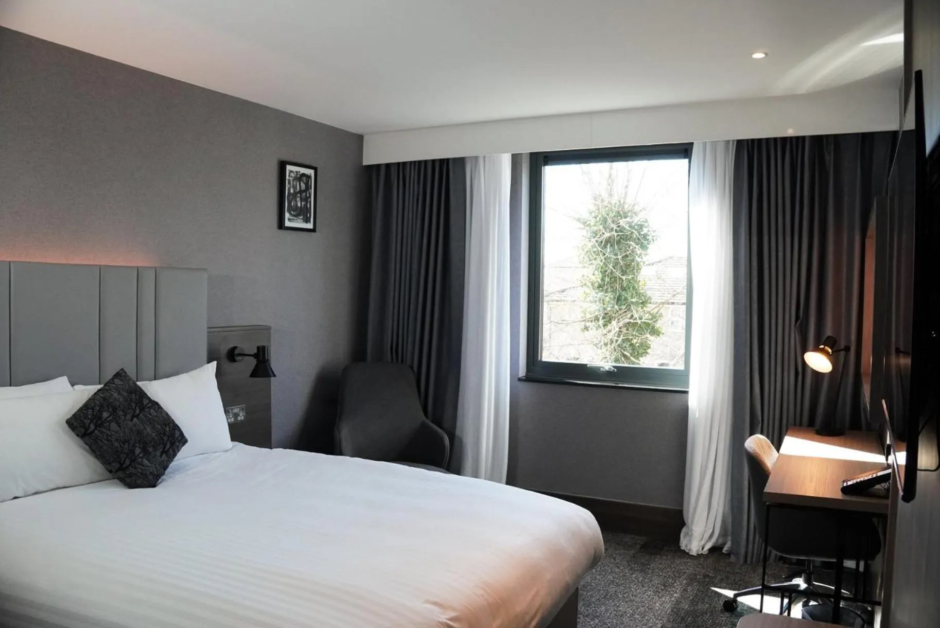 Photo of the whole room, Bed in Crowne Plaza London - Kingston by IHG