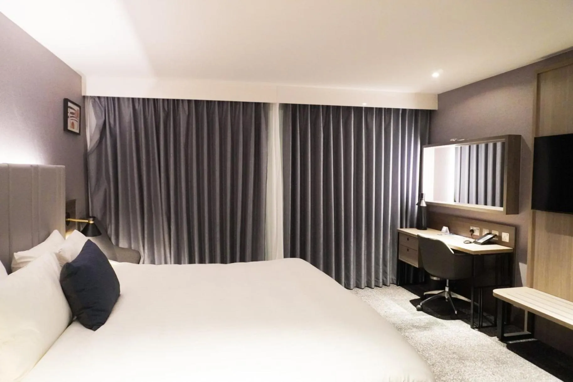 Photo of the whole room, Bed in Crowne Plaza London - Kingston by IHG