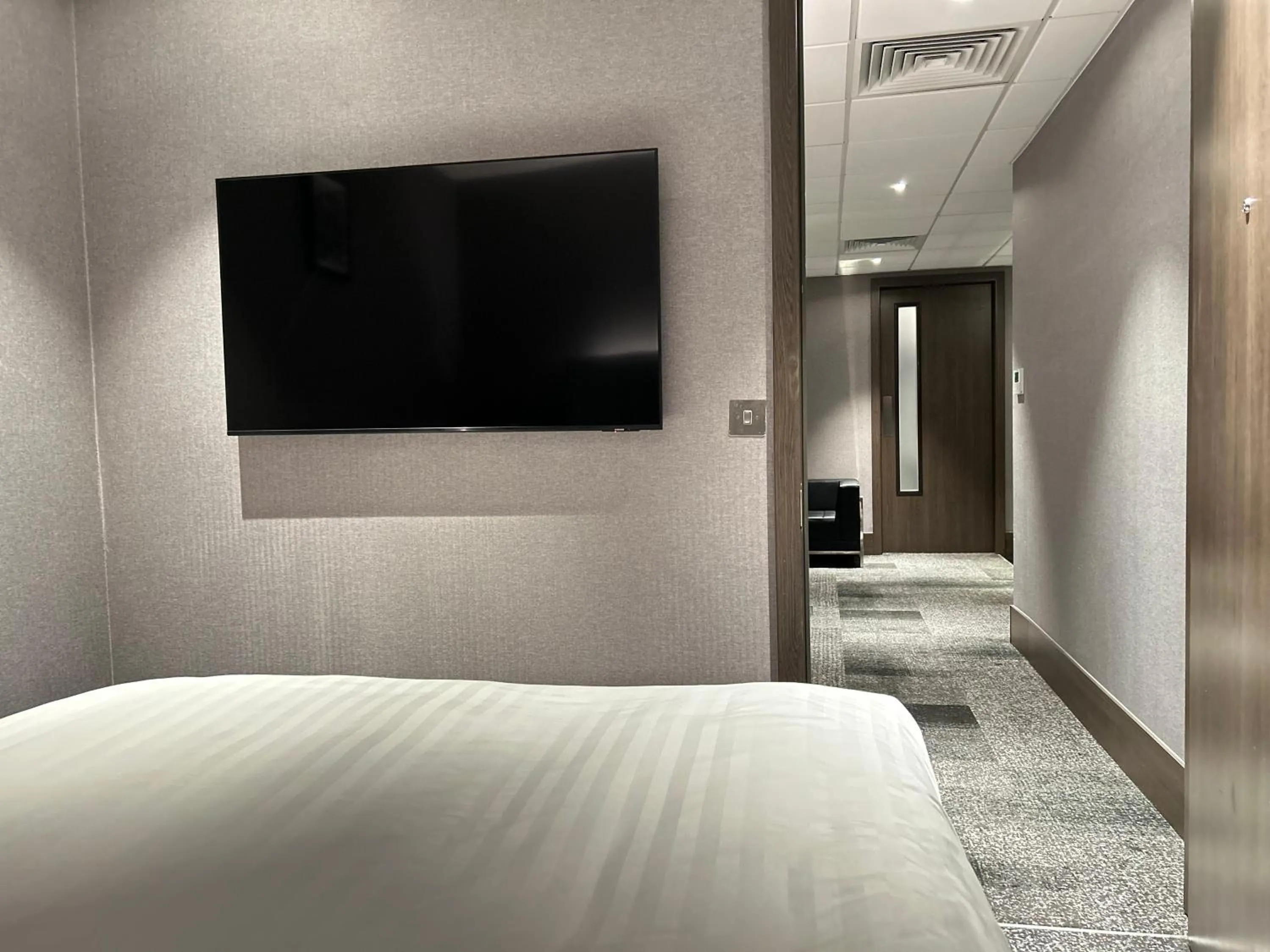 TV and multimedia in Crowne Plaza London - Kingston by IHG