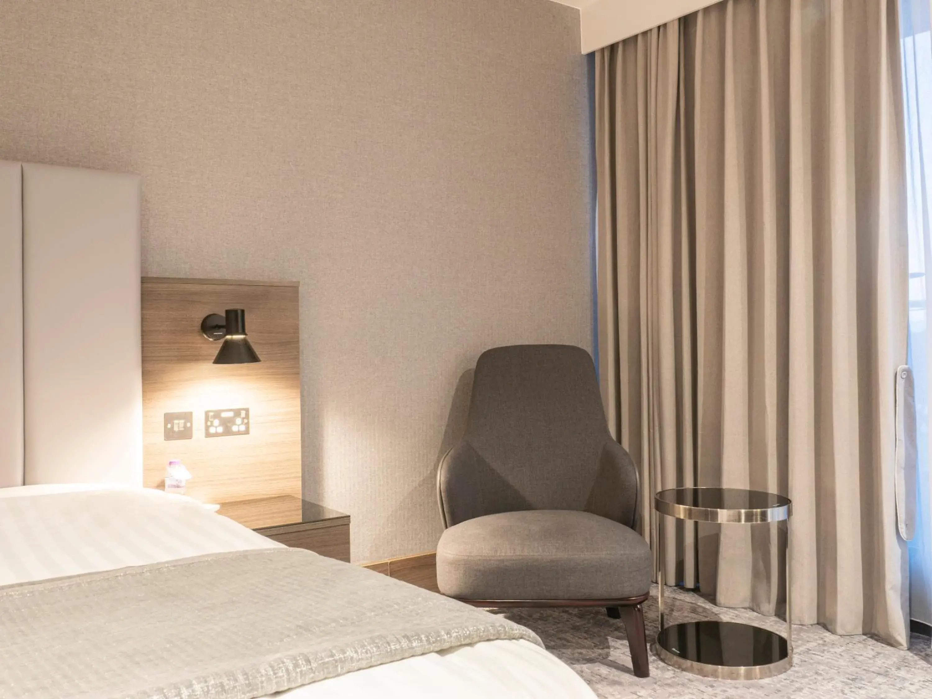 Premium Twin Room with River View in Crowne Plaza London - Kingston by IHG Premium Twin Room with River View in Crowne Plaza London - Kingston by IHG