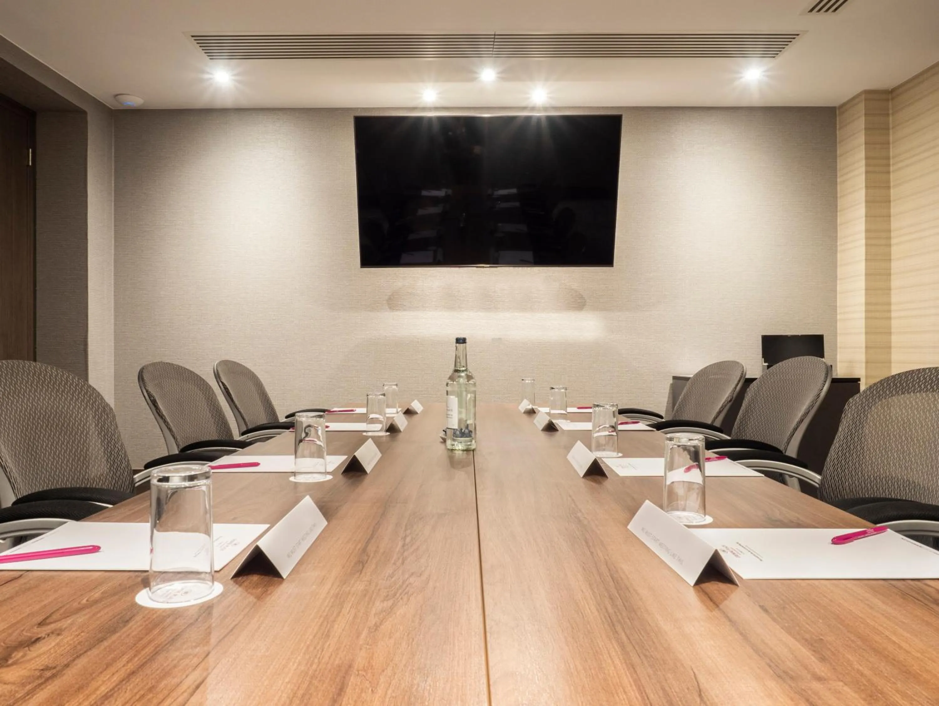 Meeting/conference room in Crowne Plaza London - Kingston by IHG
