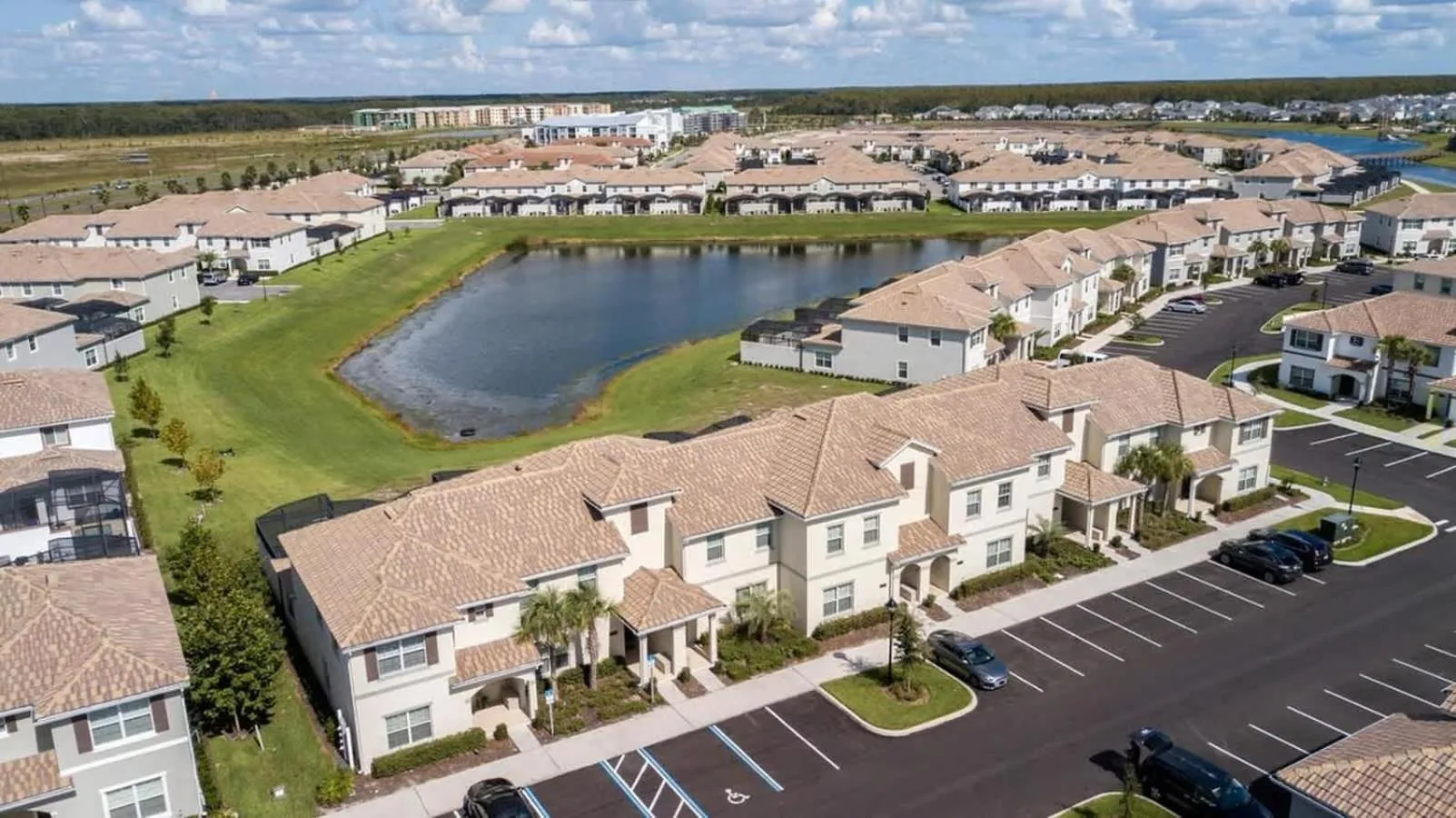 Property building in Four Bedrooms at StoreyLakeResort 3063