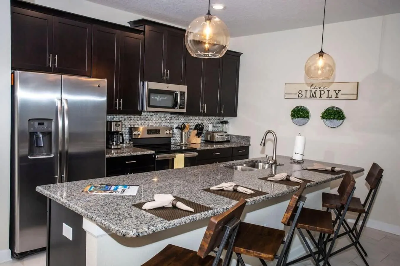 Four Bedrooms at StoreyLakeResort 3063