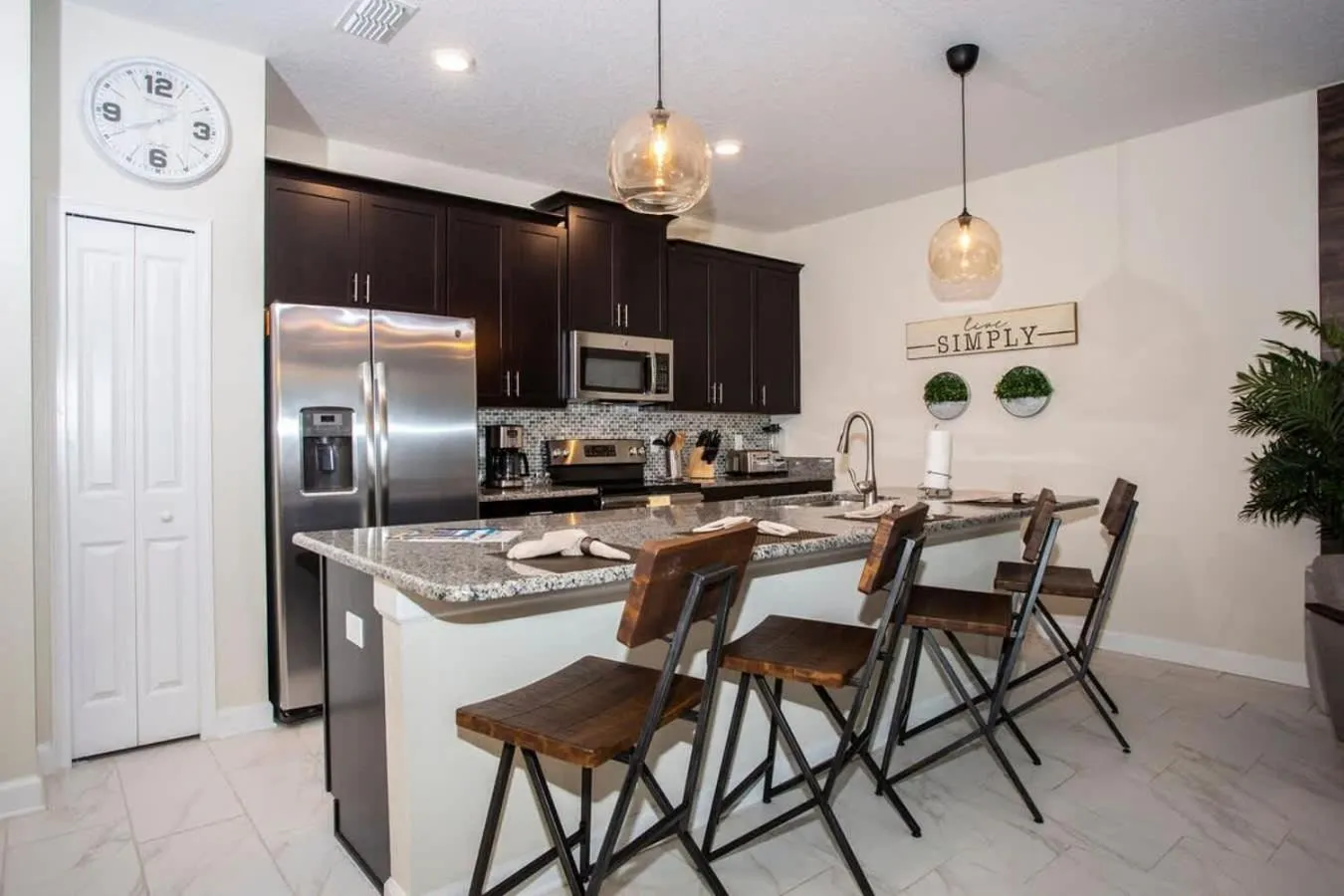 Four Bedrooms at StoreyLakeResort 3063