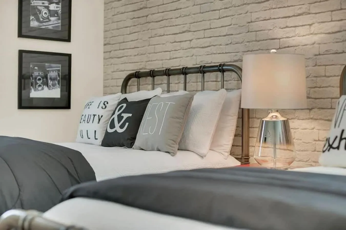 Bed in Five Bedrooms Single Family 4759