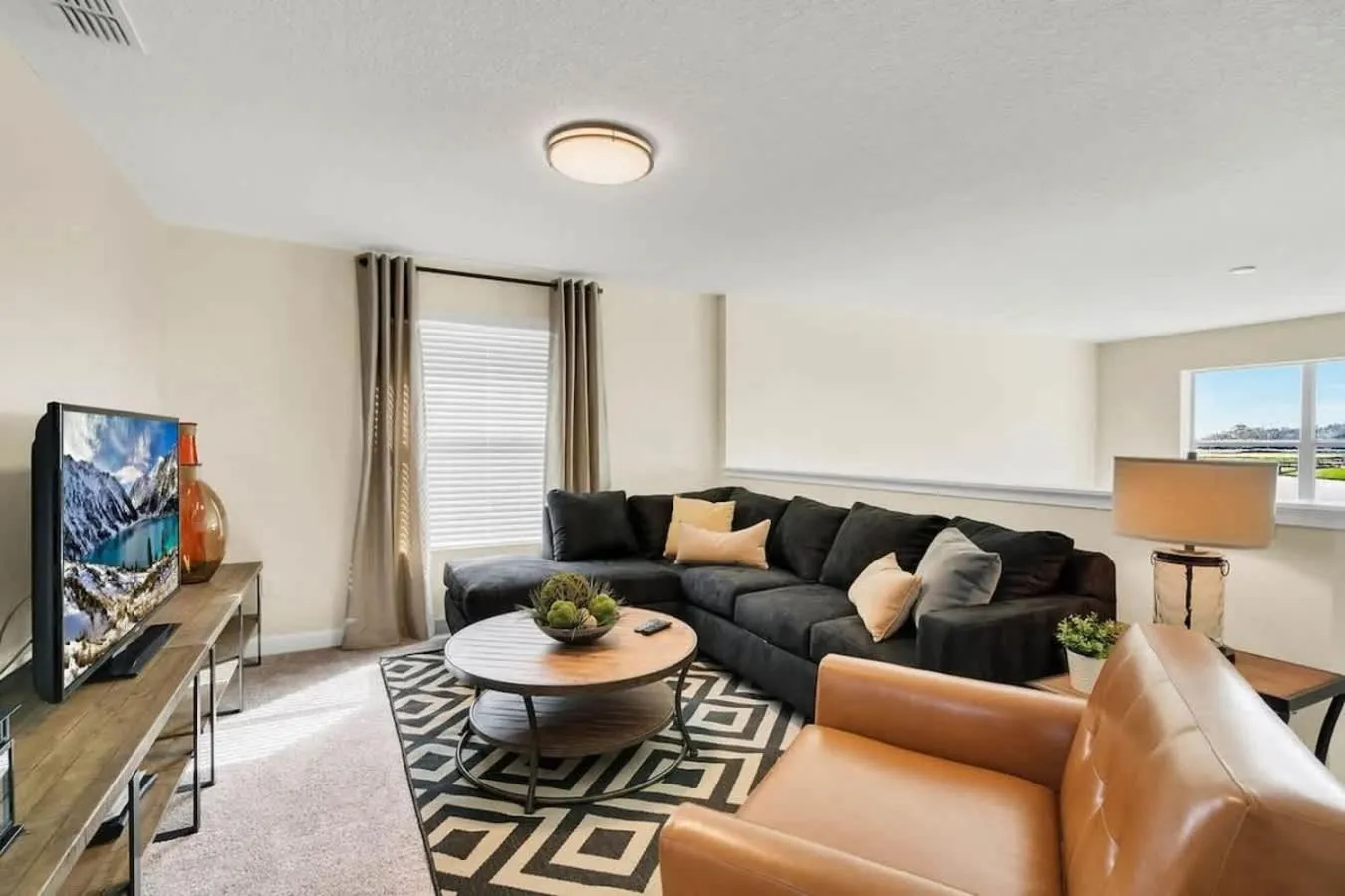 Five Bedrooms Single Family 4759