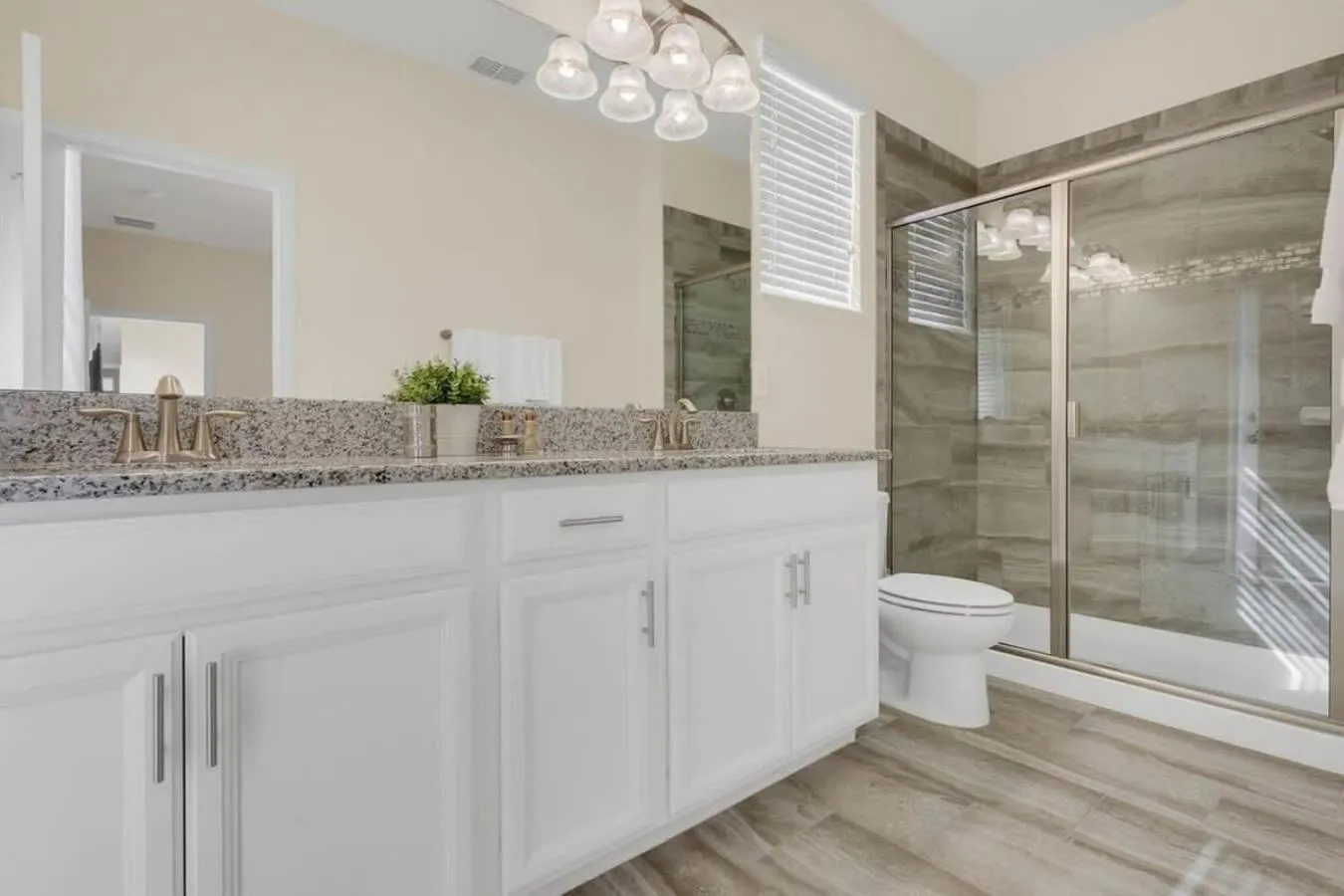 Five Bedrooms Single Family 4759