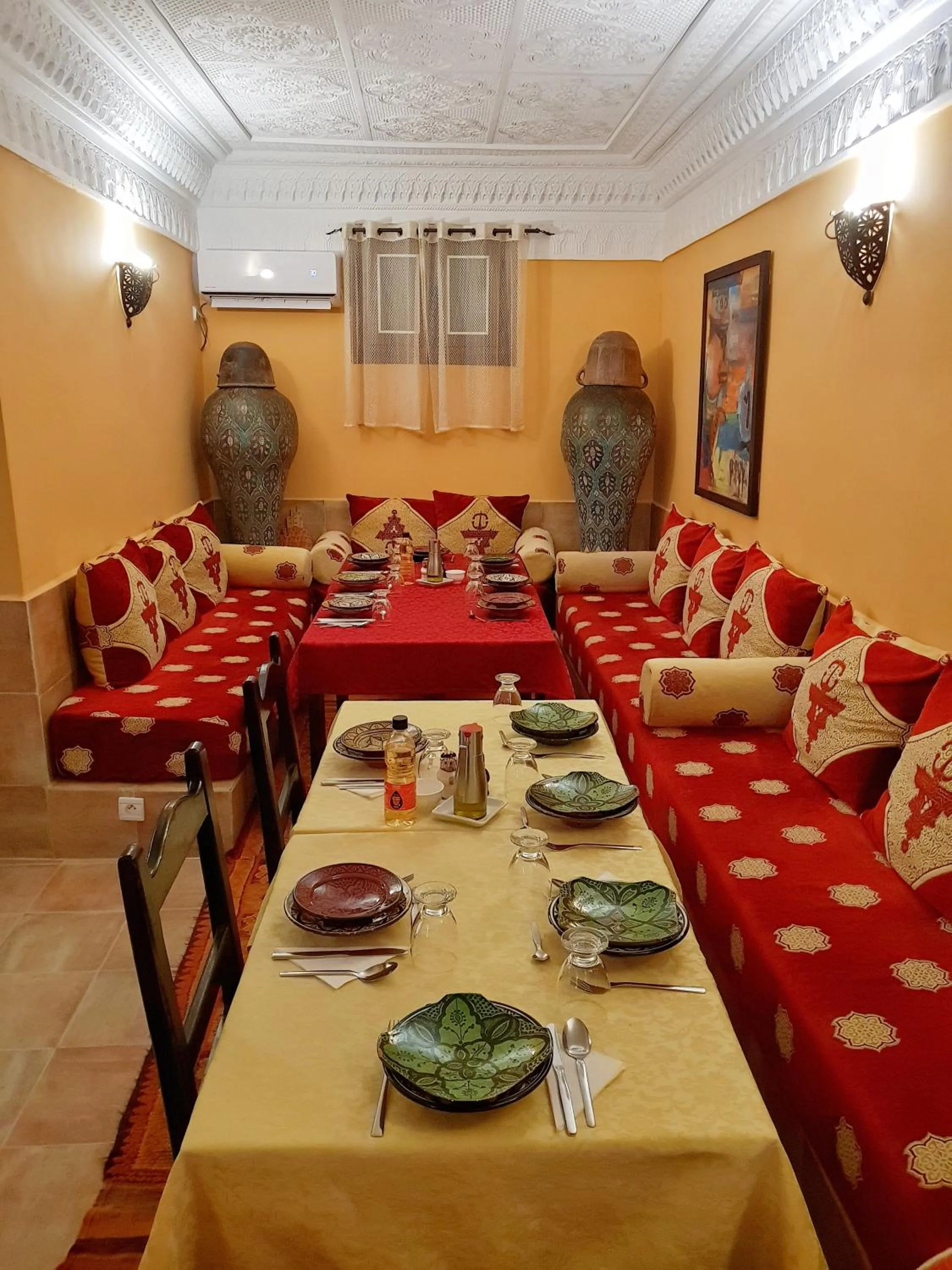 Restaurant/places to eat in Riad Dar Rita