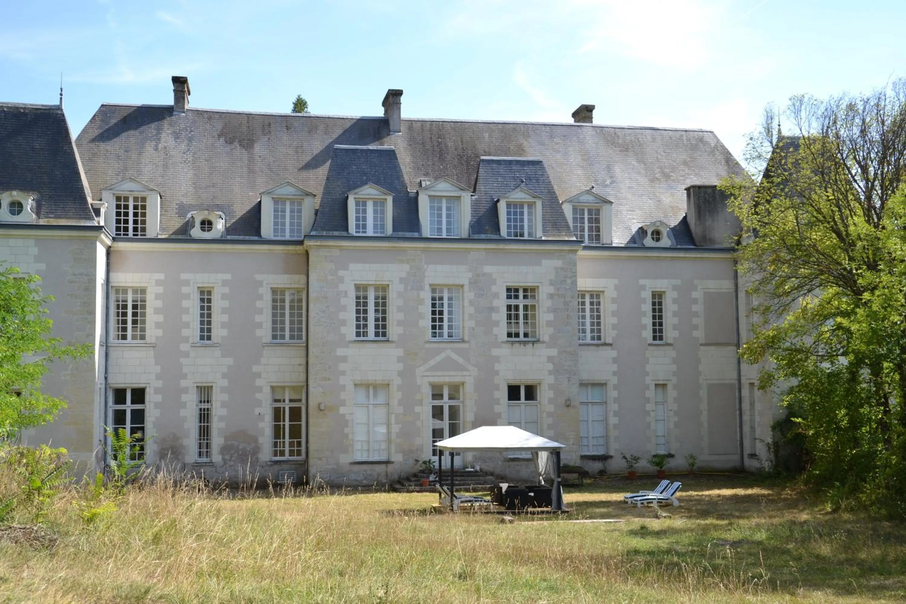 Area and facilities in Château de Saint Ouen les Vignes