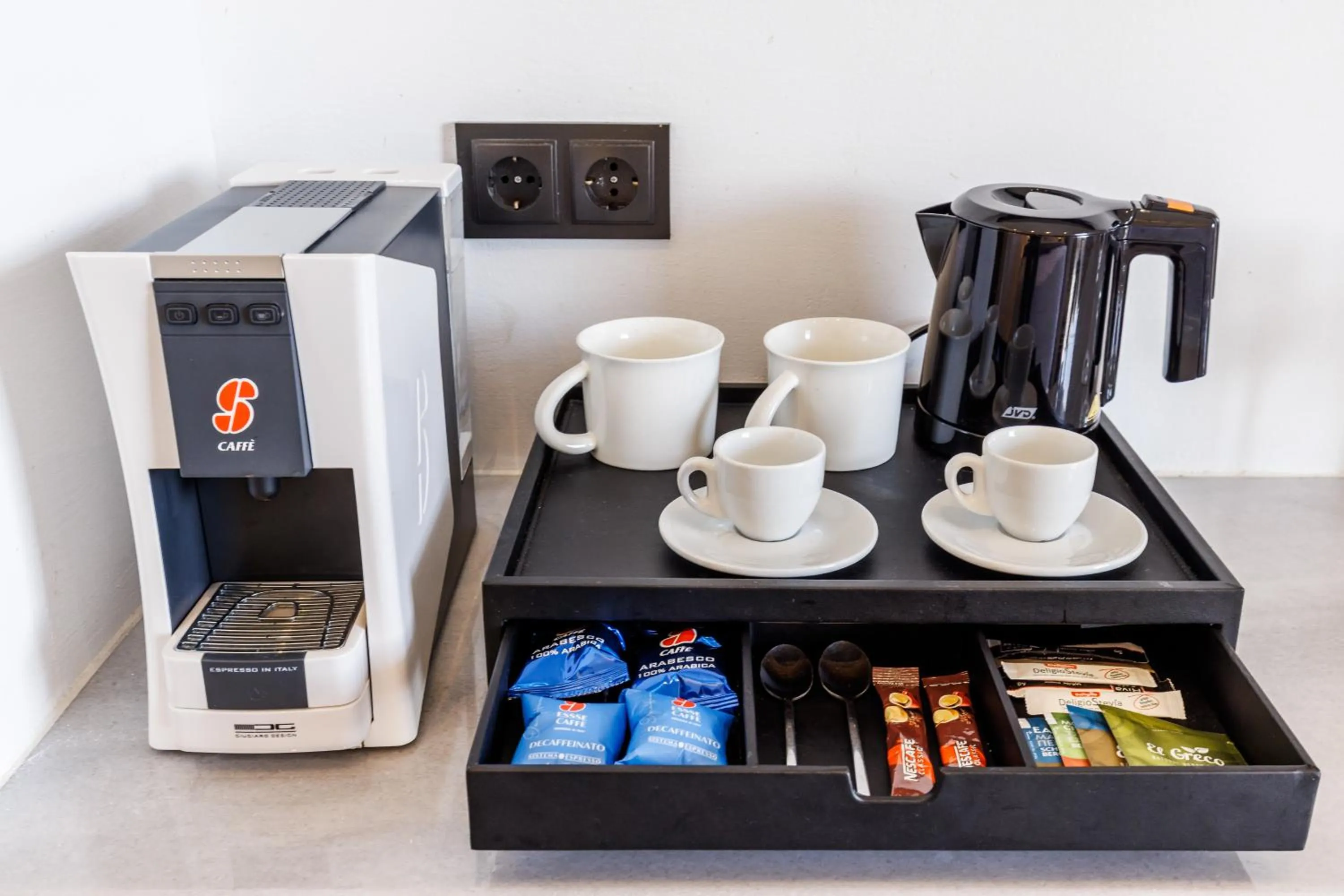 Coffee/tea facilities in Blue Green Bay