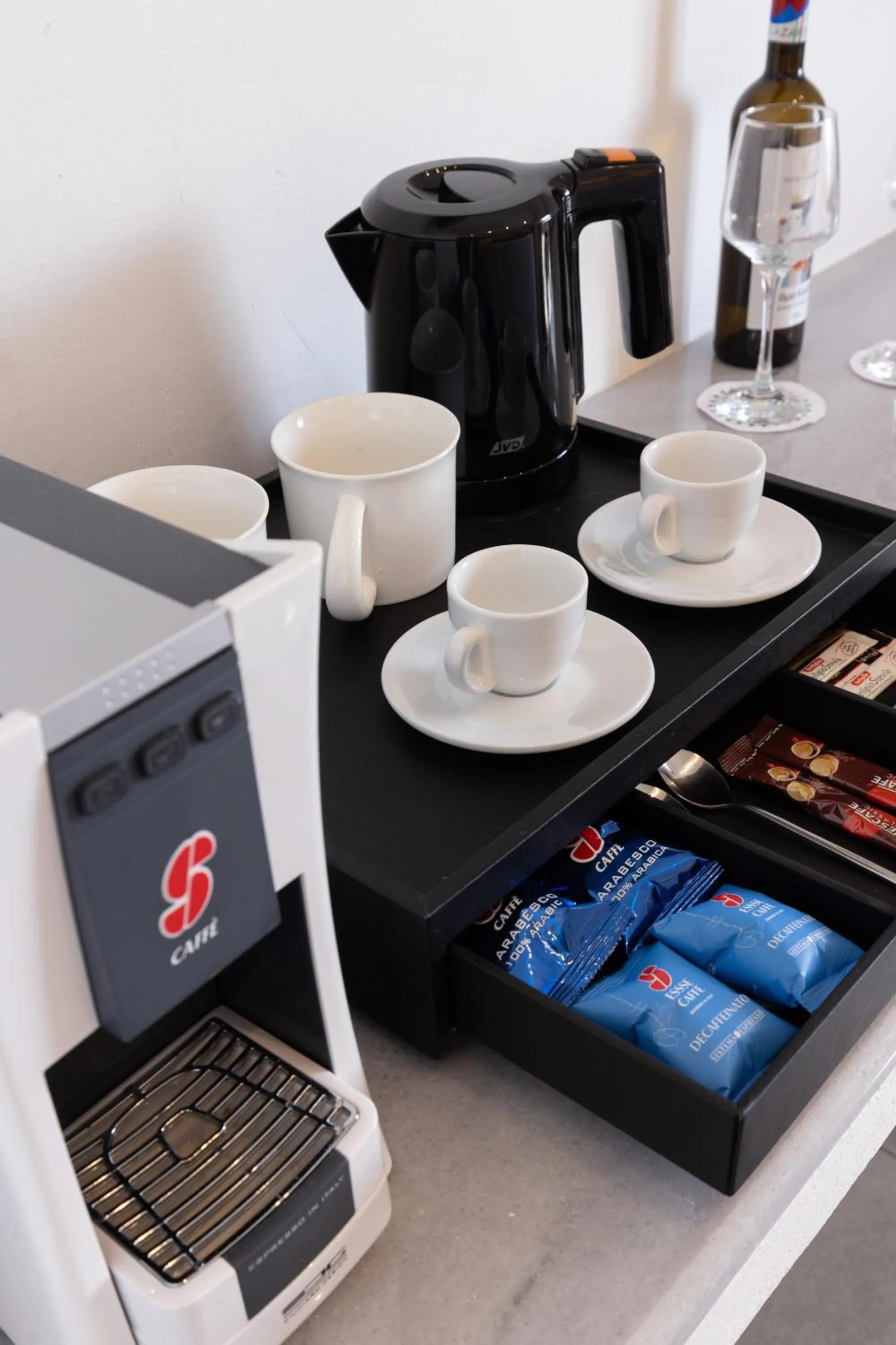 Coffee/tea facilities in Blue Green Bay