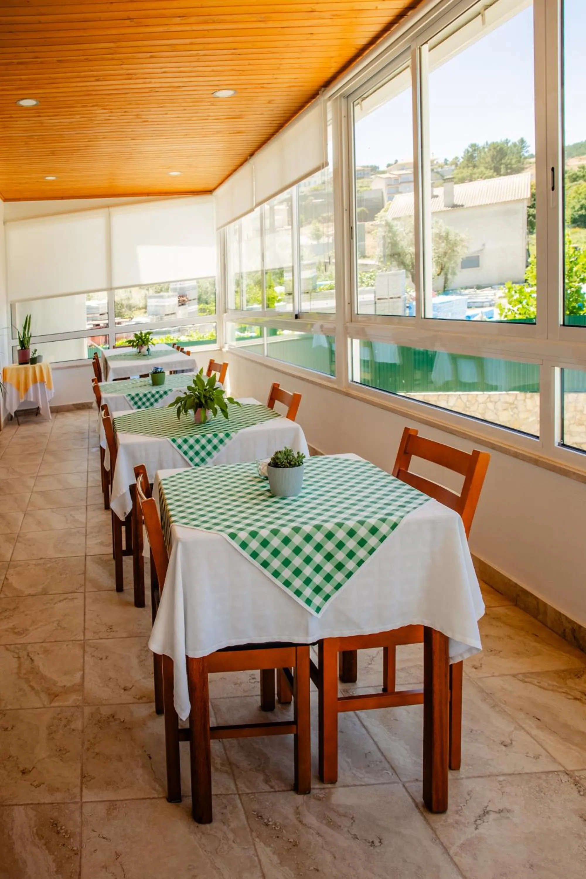 Dining area in Hotel Larverde