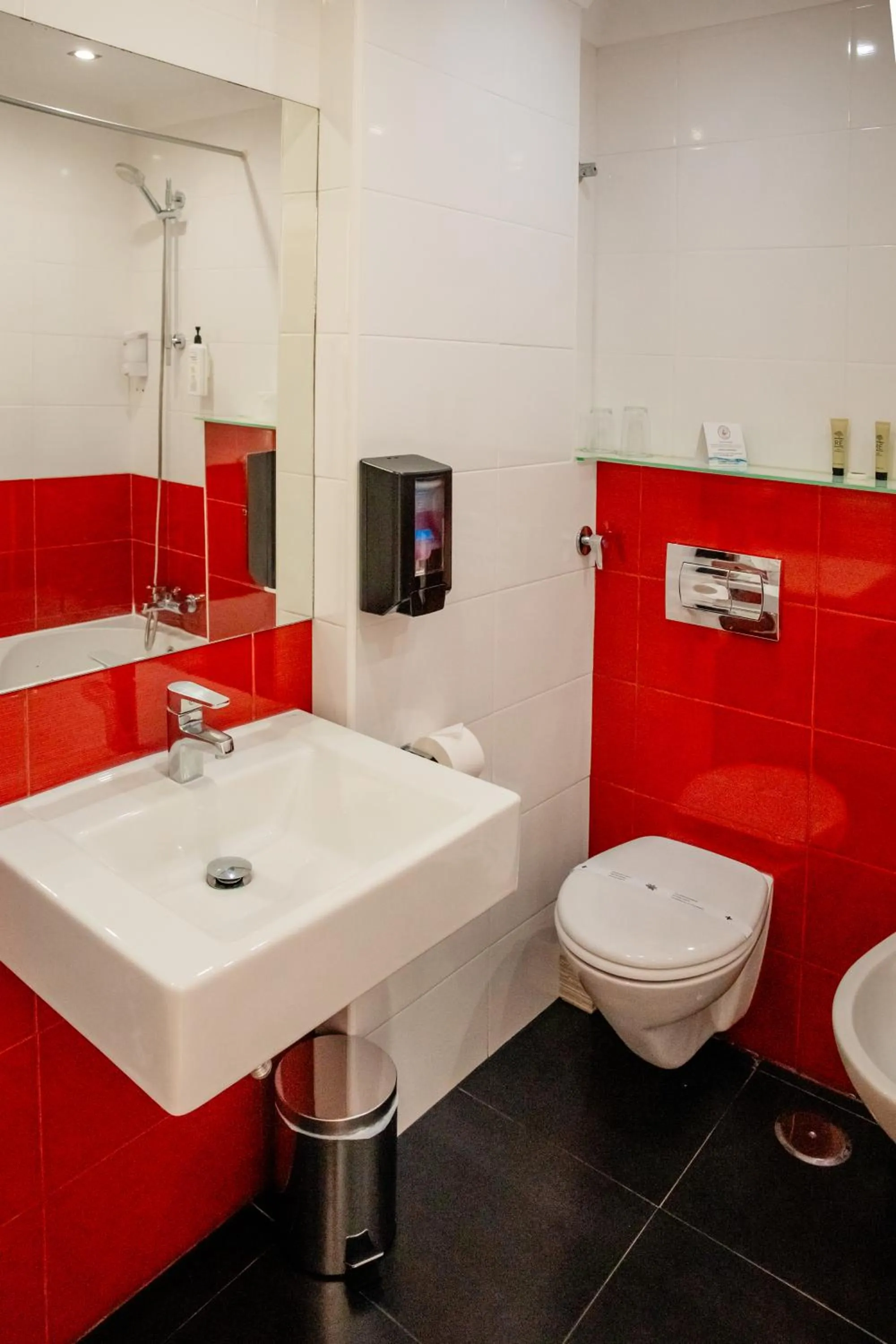 Toilet in Hotel Larverde