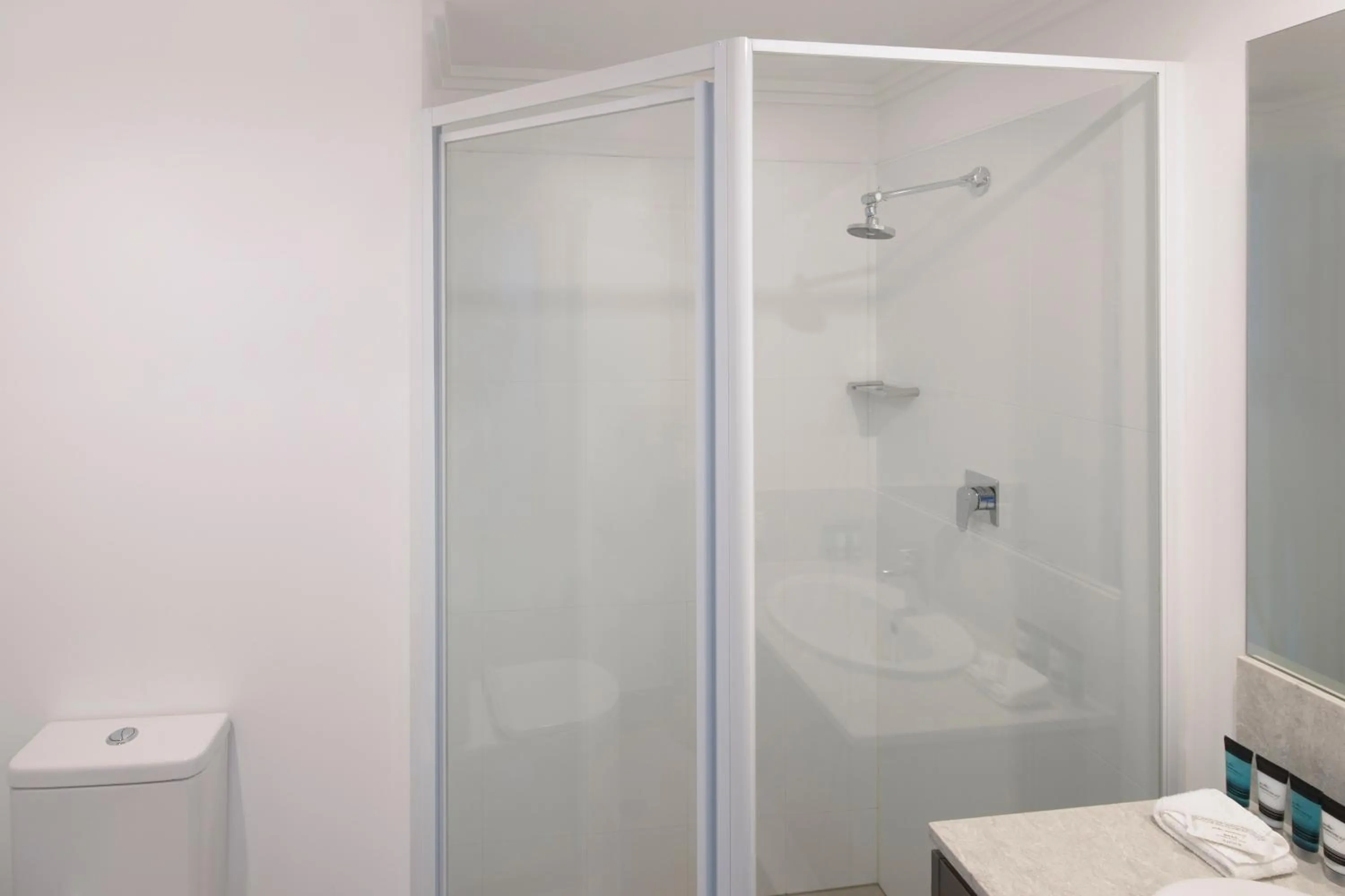 Shower in Mercure Sydney Bankstown