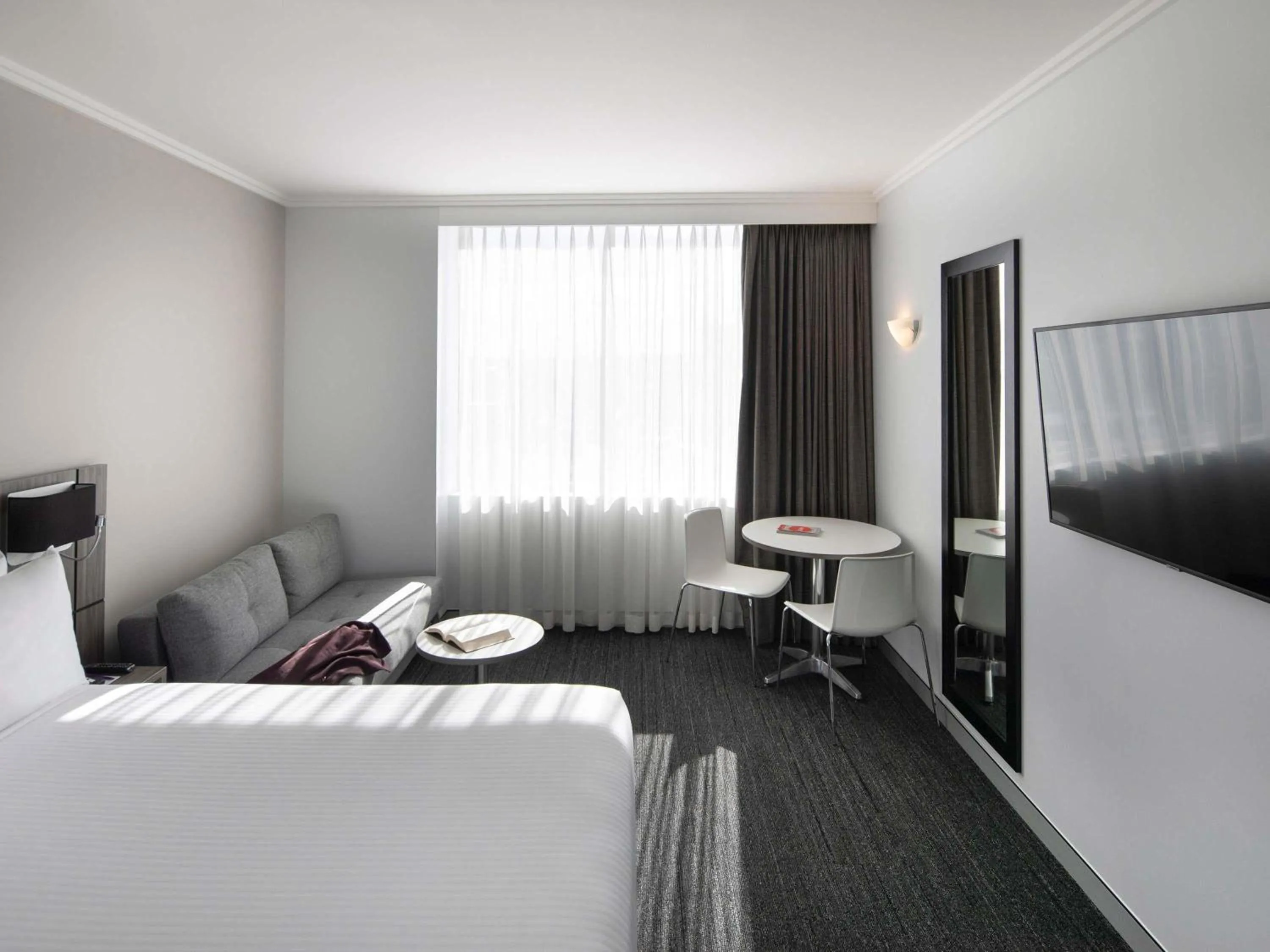 Bedroom, Bed in Mercure Sydney Bankstown