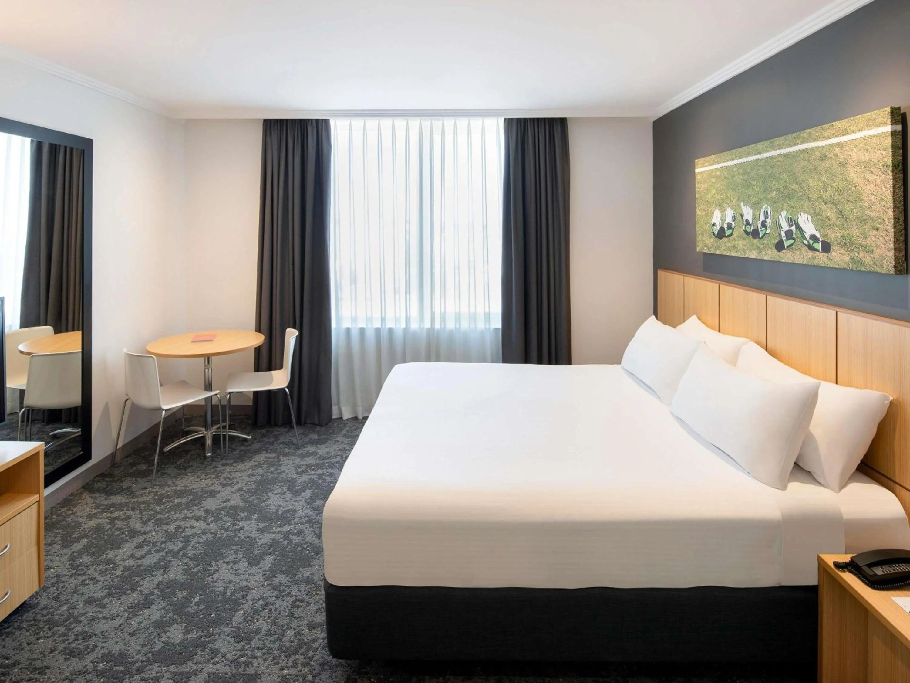 Bedroom, Bed in Mercure Sydney Bankstown