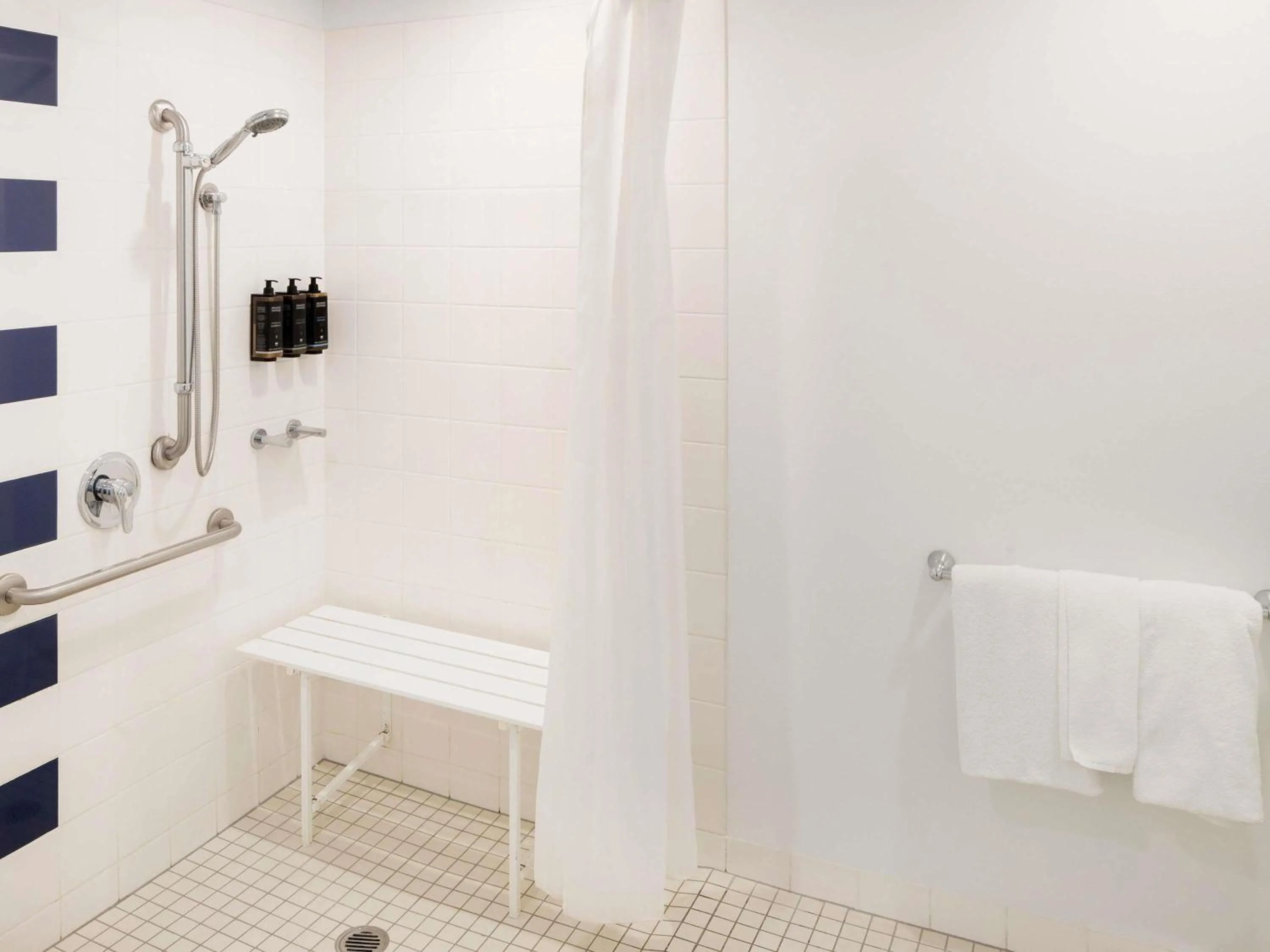 Shower in Mercure Sydney Bankstown