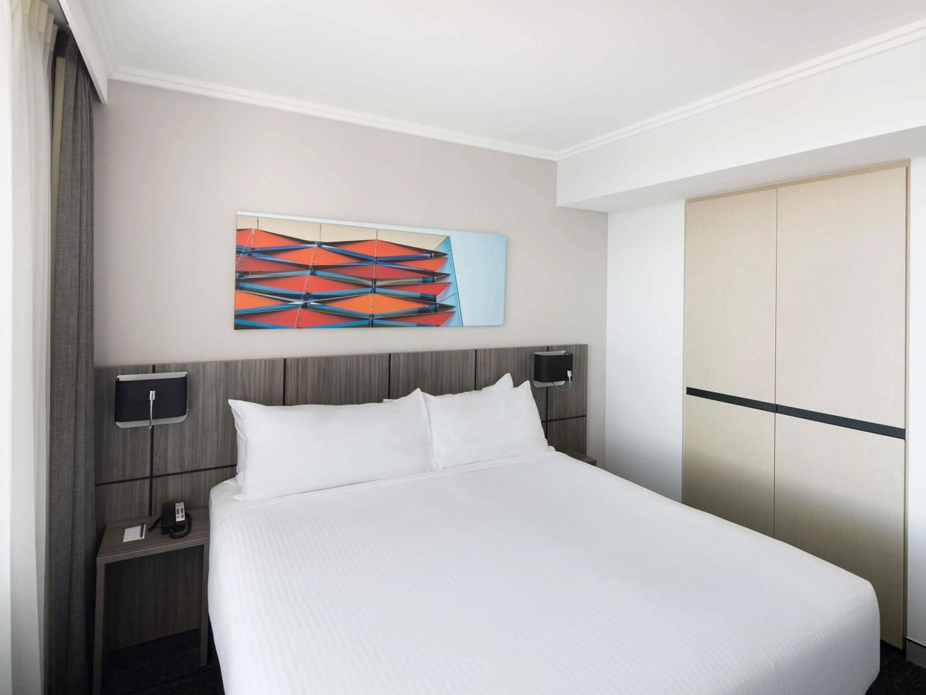 Bedroom, Bed in Mercure Sydney Bankstown