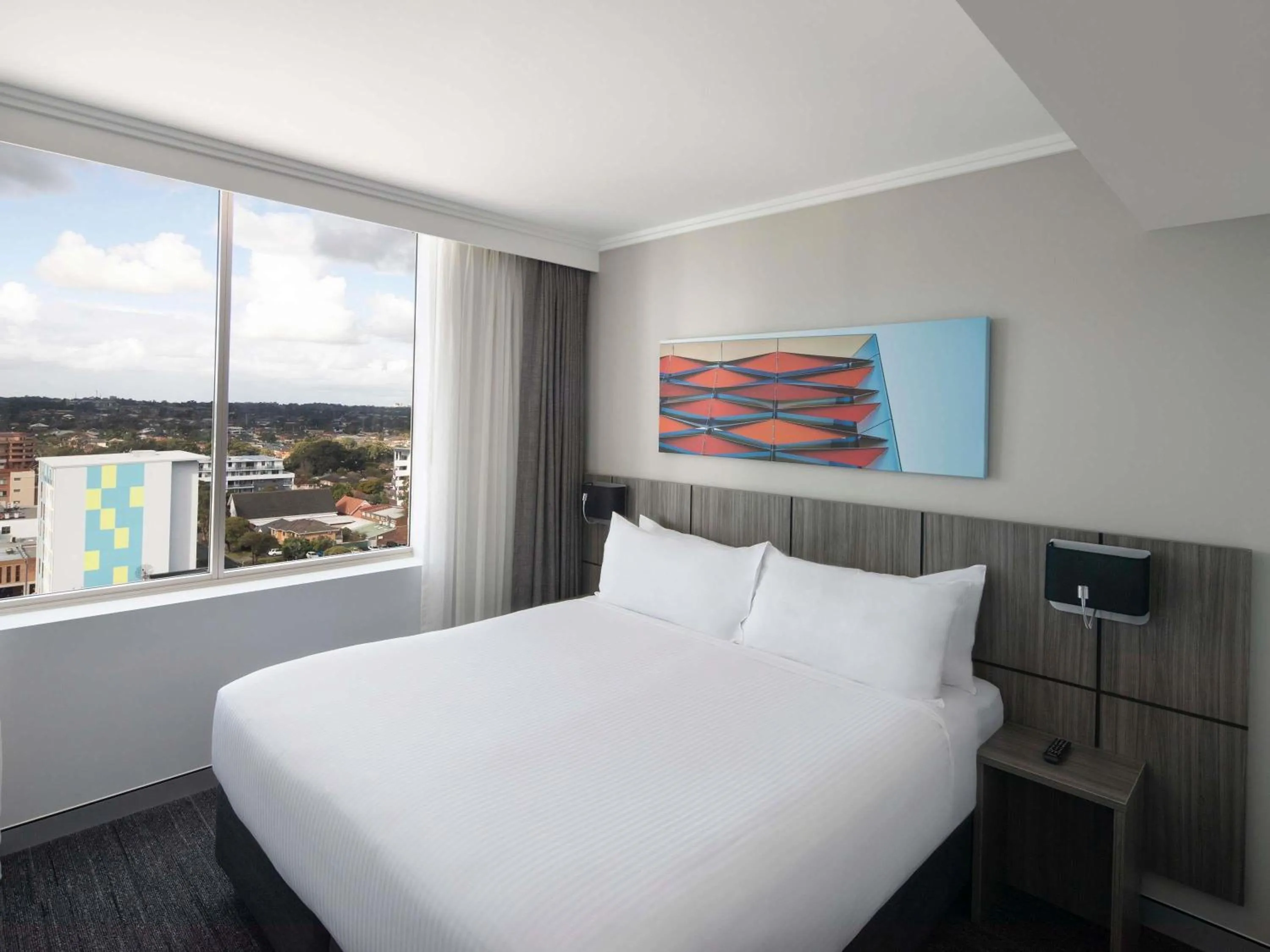 Bedroom, Bed in Mercure Sydney Bankstown