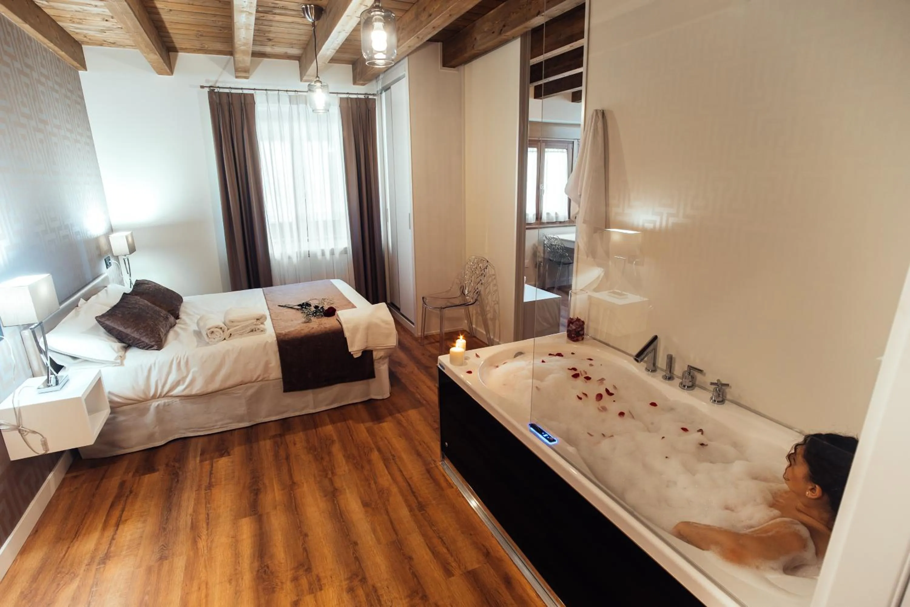 Hot Tub, Bed in Hotel Rural Pinares de Soria