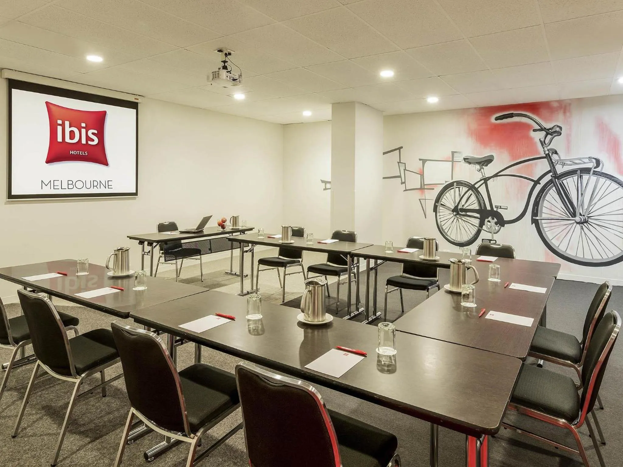Meeting/conference room in ibis Melbourne Hotel and Apartments