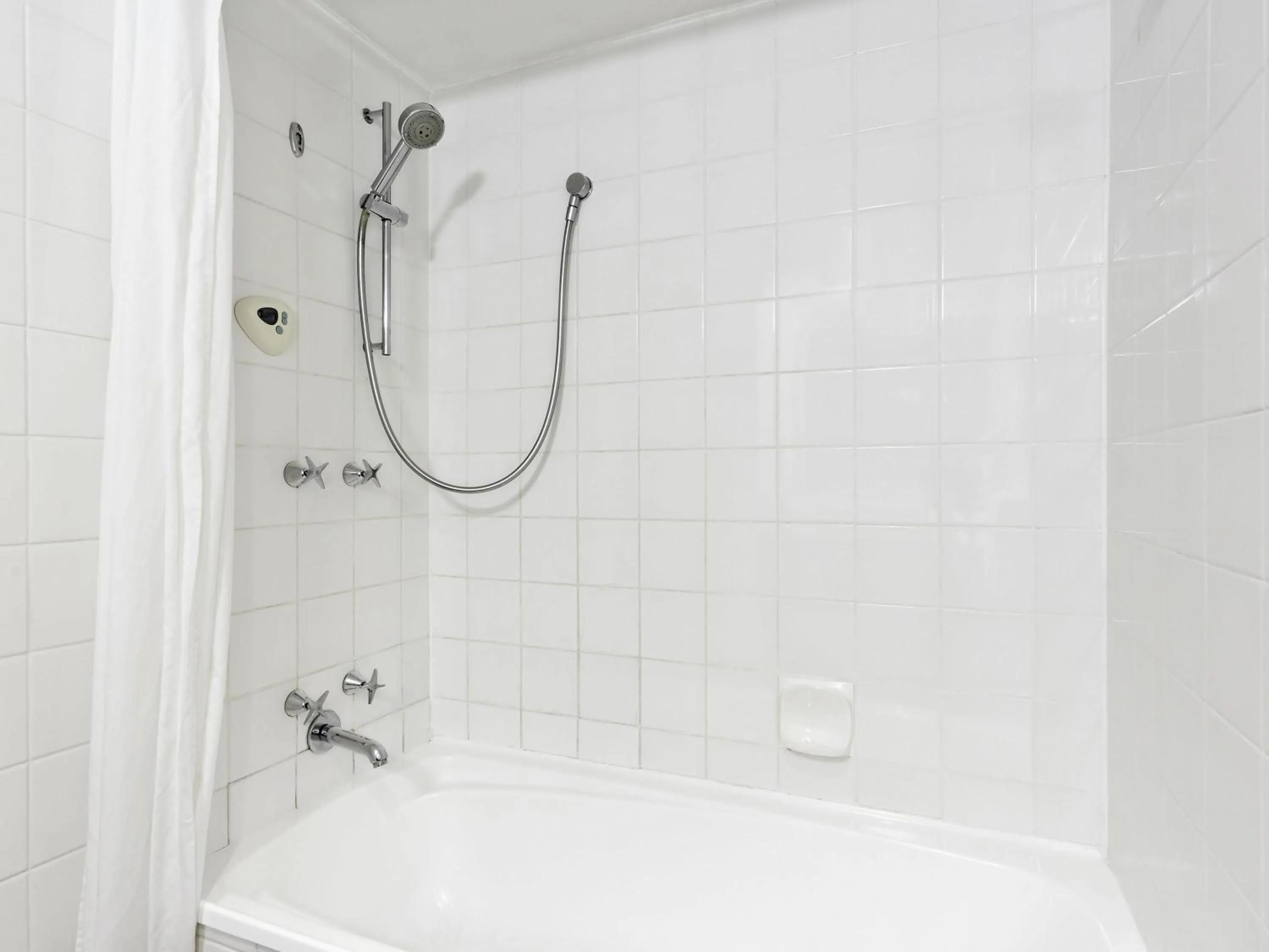 Bedroom in ibis Melbourne Hotel and Apartments