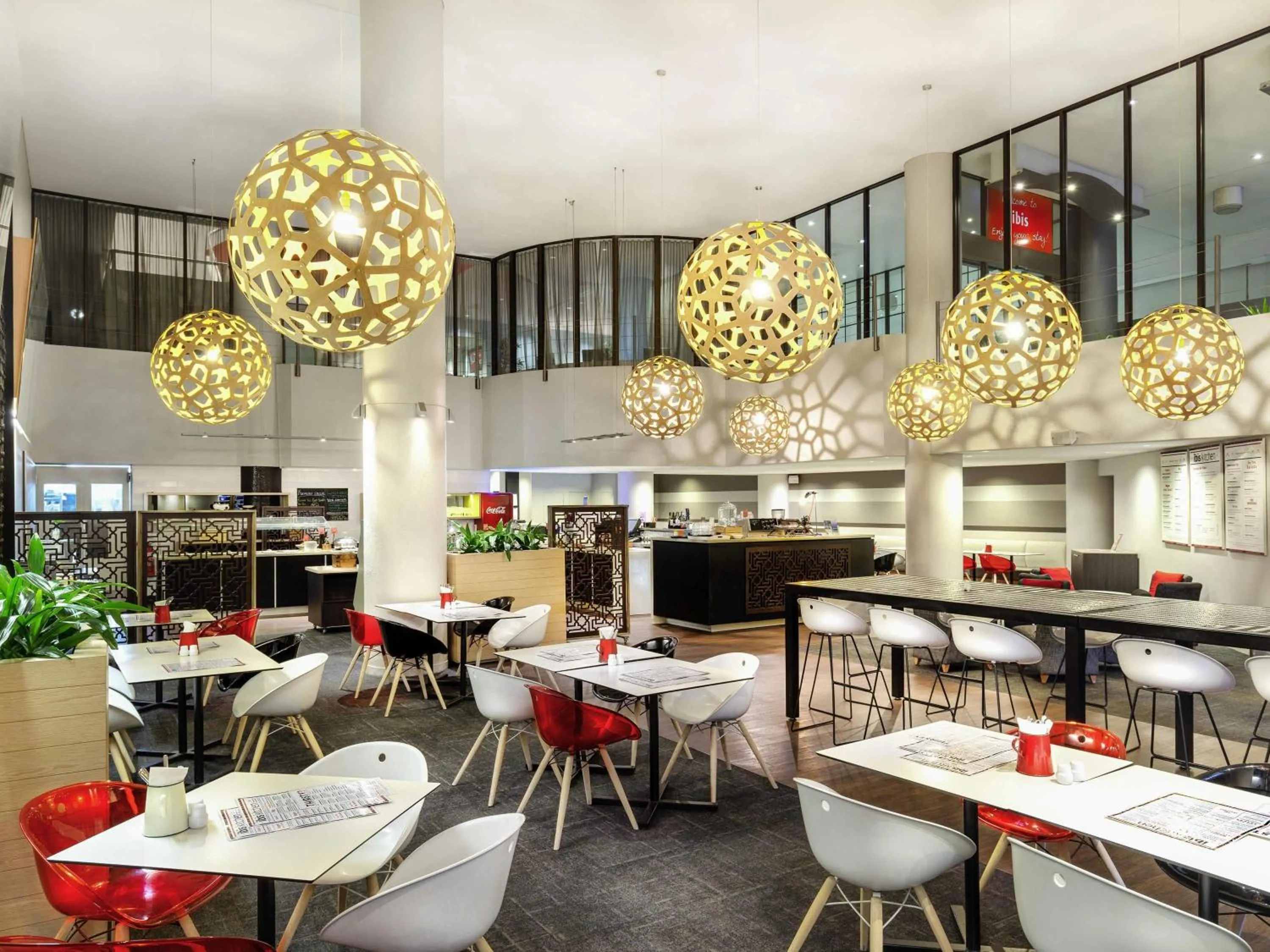 Restaurant/places to eat in ibis Melbourne Hotel and Apartments