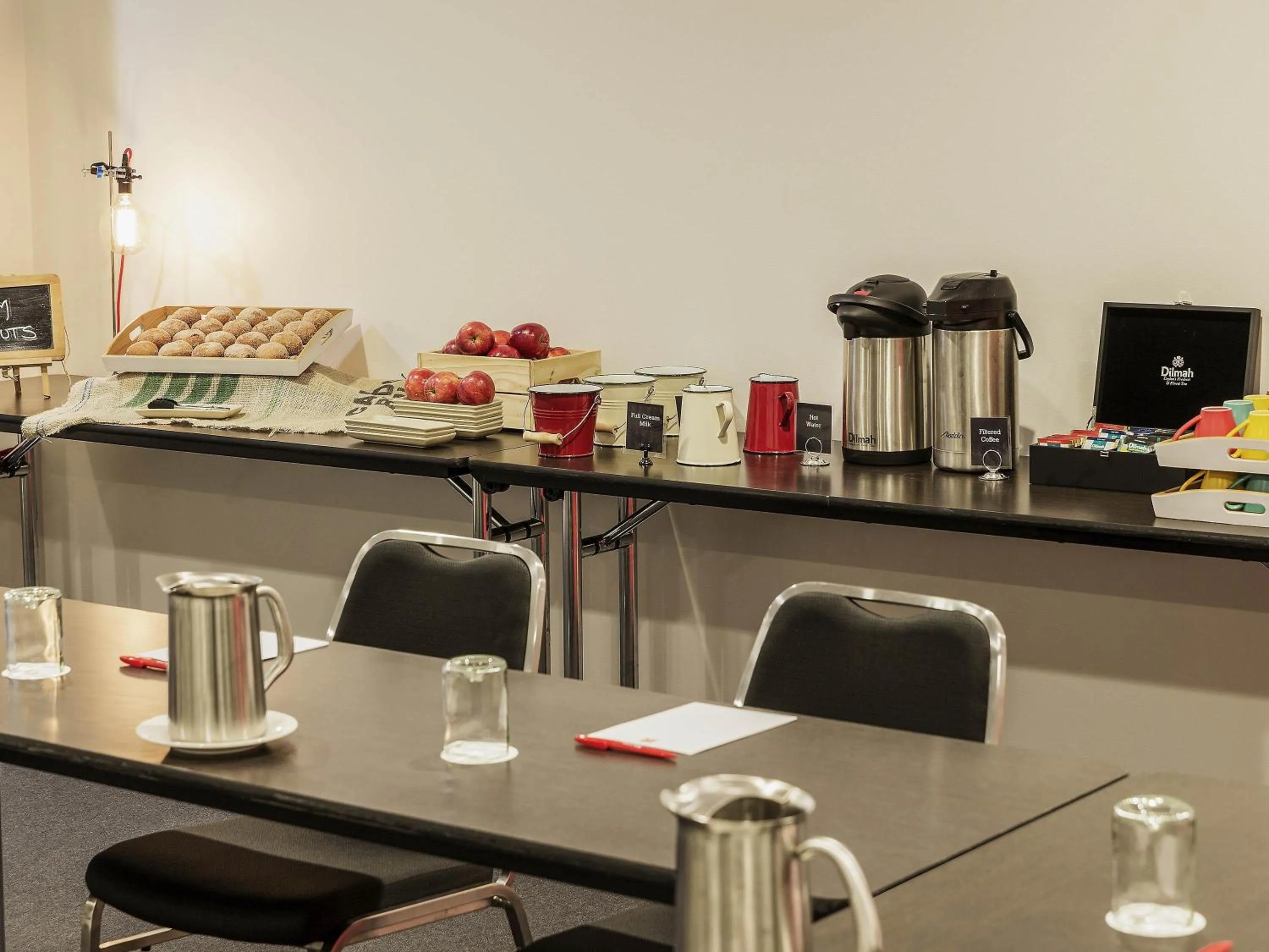 Meeting/conference room in ibis Melbourne Hotel and Apartments