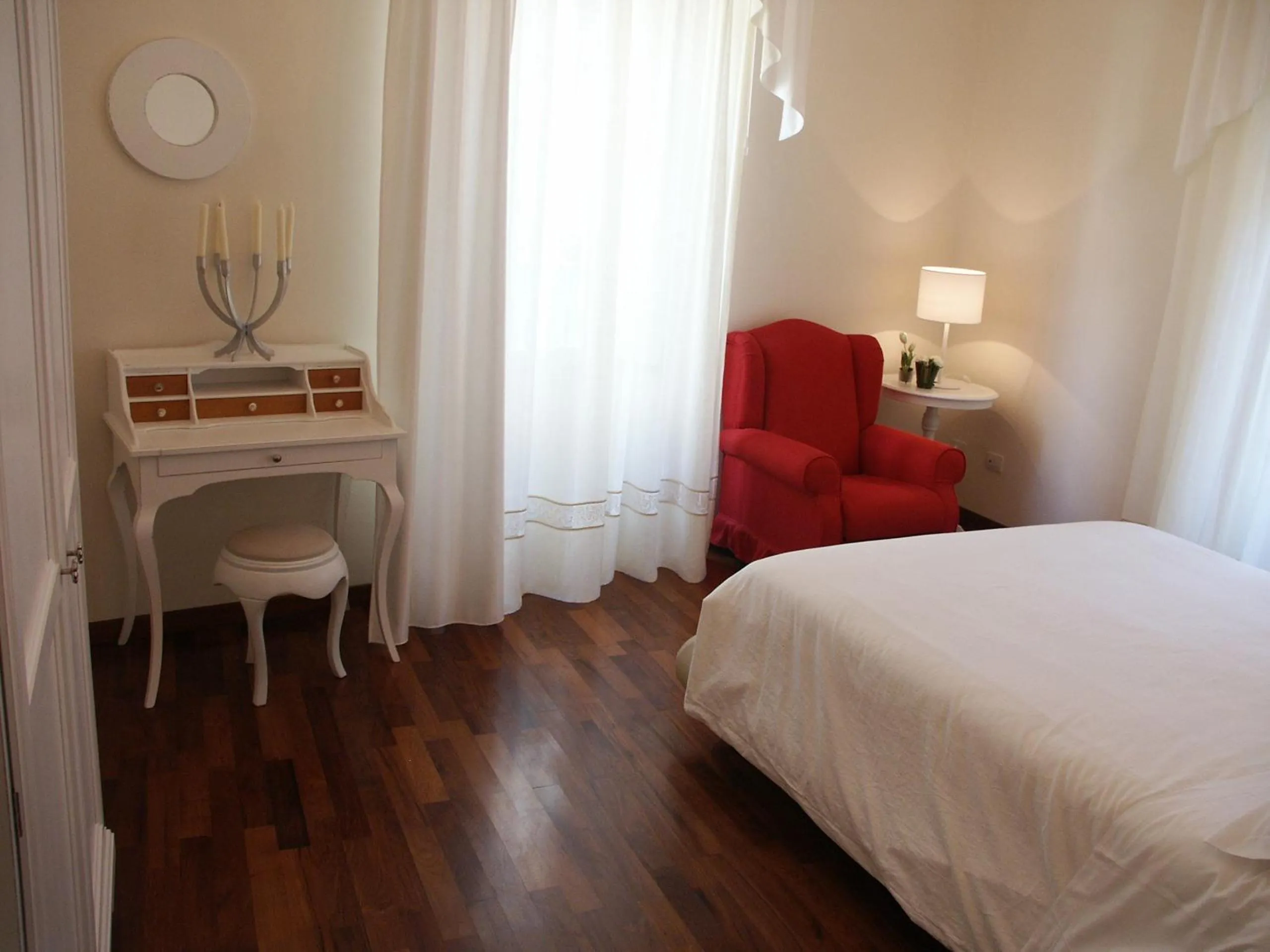 Photo of the whole room, Bed in La Via della Giudecca