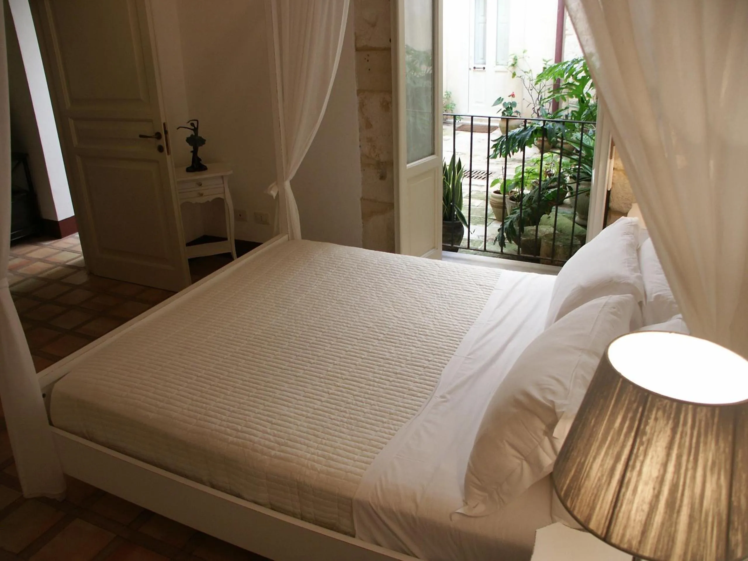 Photo of the whole room, Bed in La Via della Giudecca
