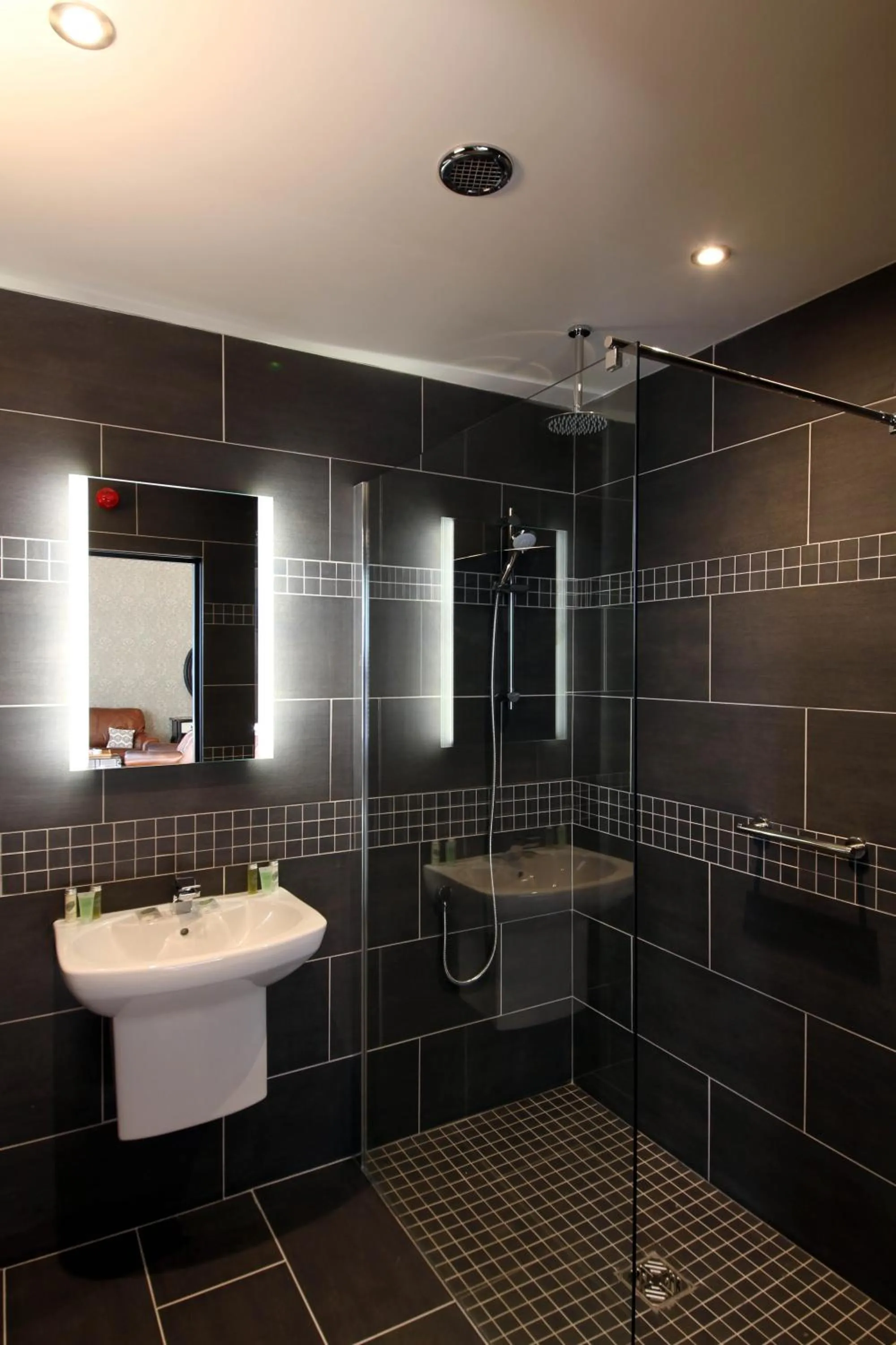 Bathroom in West Highland Hotel