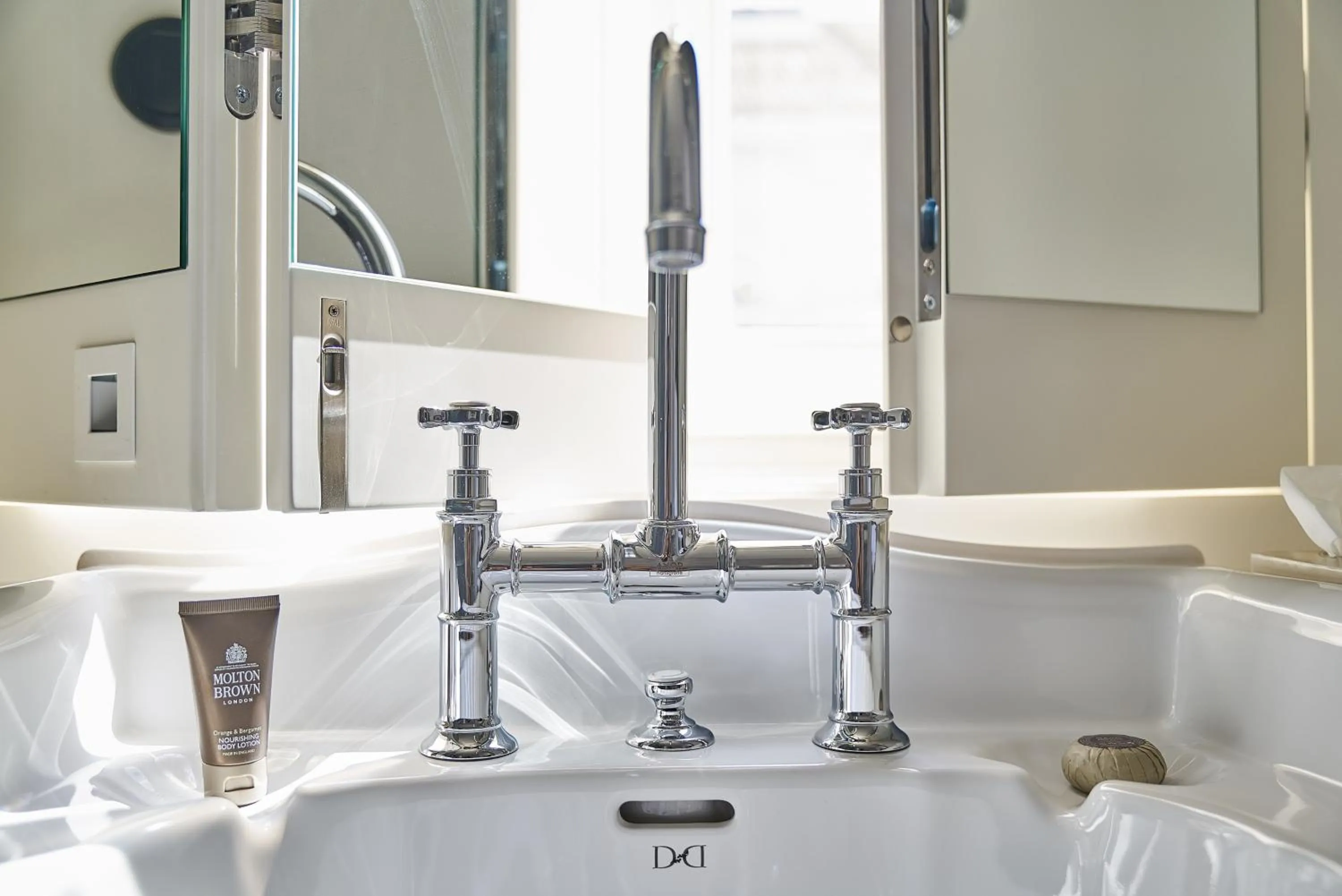 Toilet in O Artista Suites by Europe