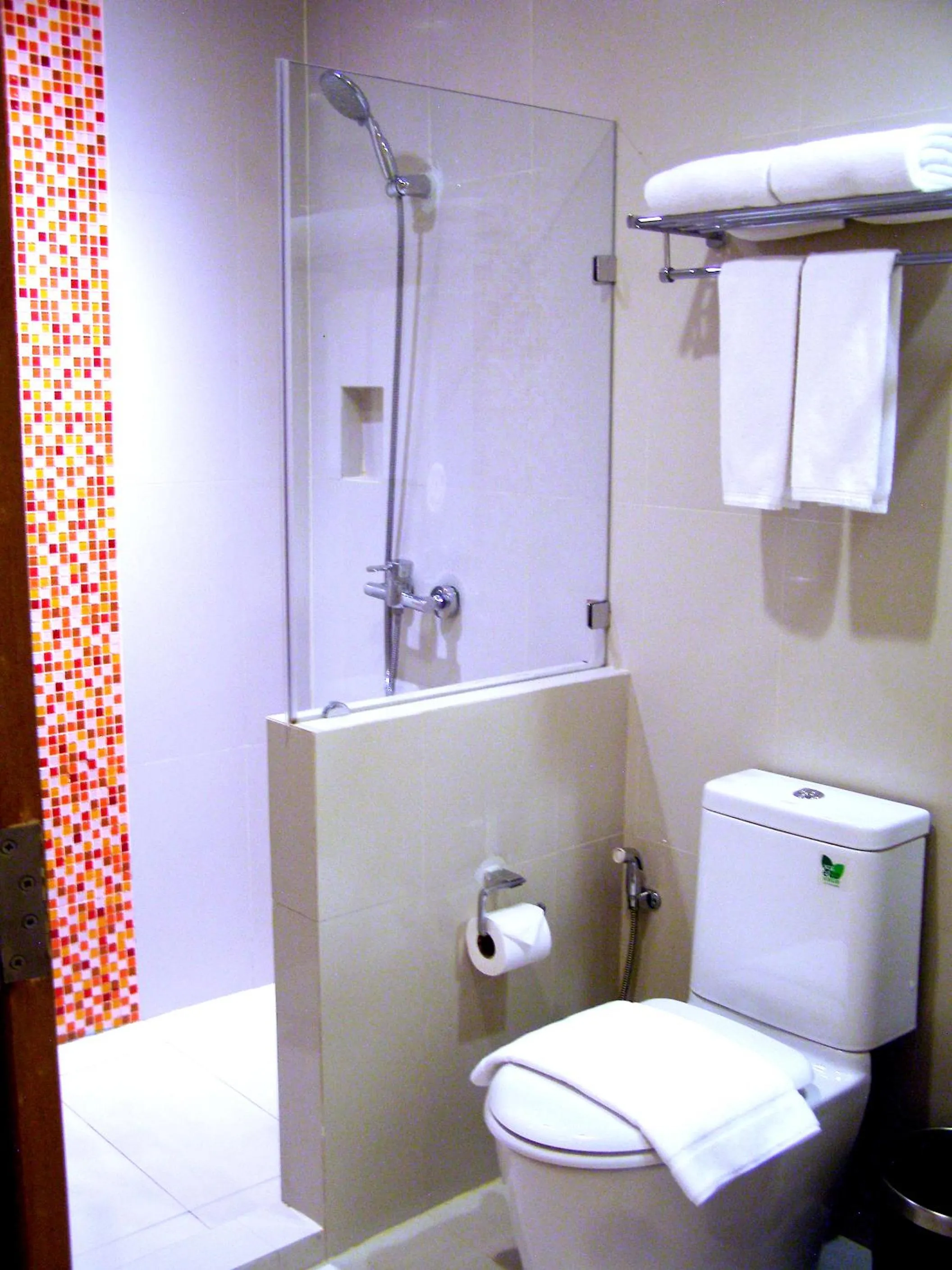 Shower in Iyarin @ Tuk Chang Hotel