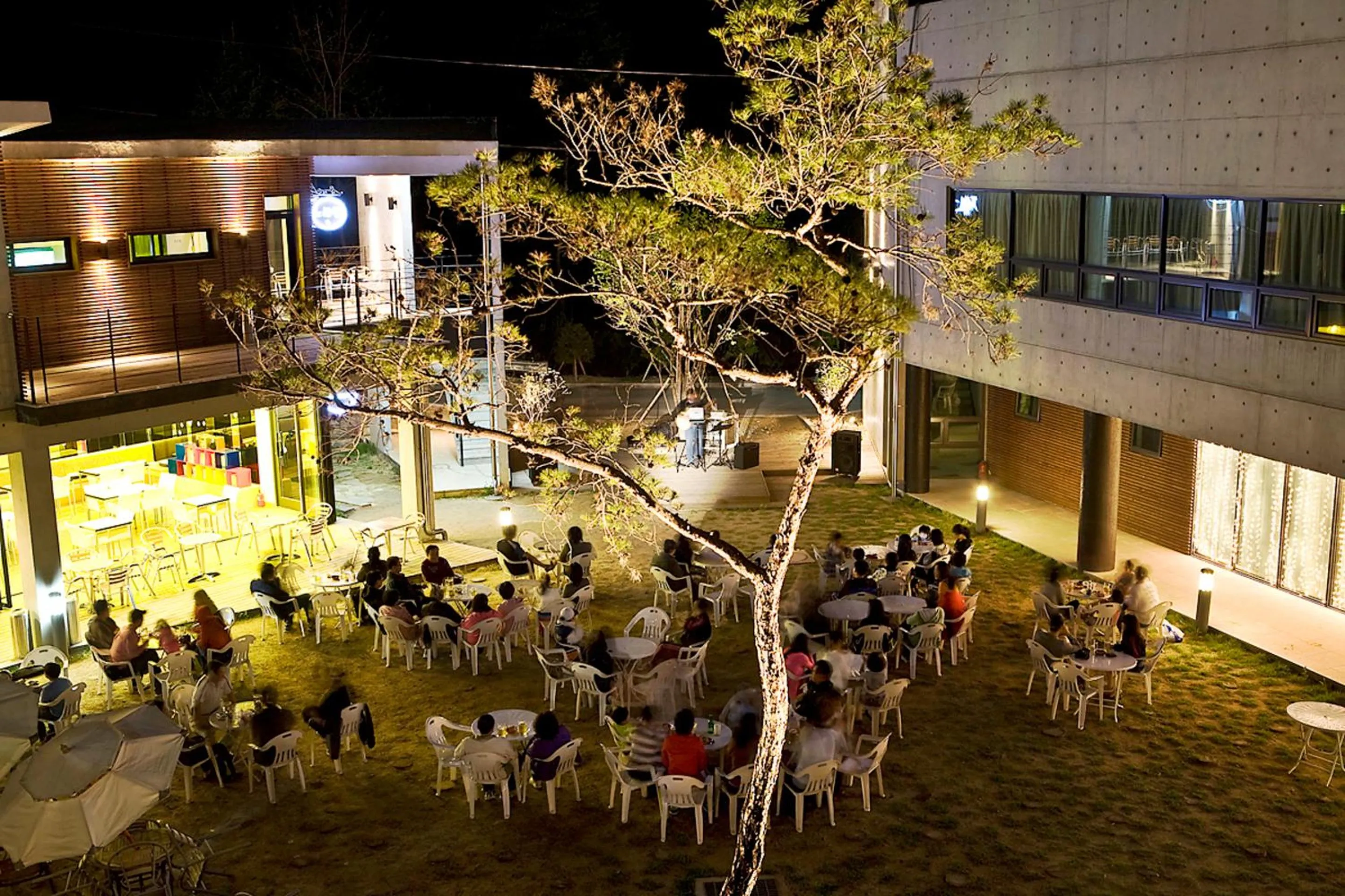 Evening entertainment in Hyundai Soo Resort Hoengseong