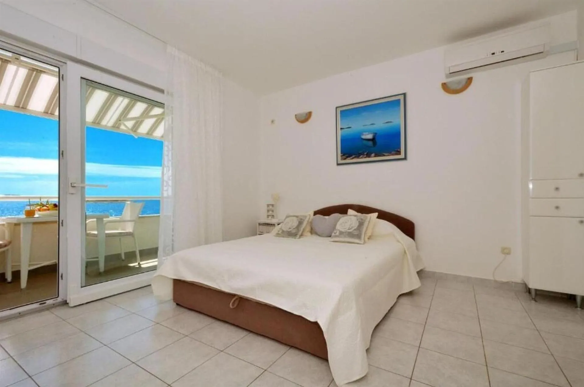 Bed in Apartments Sandy