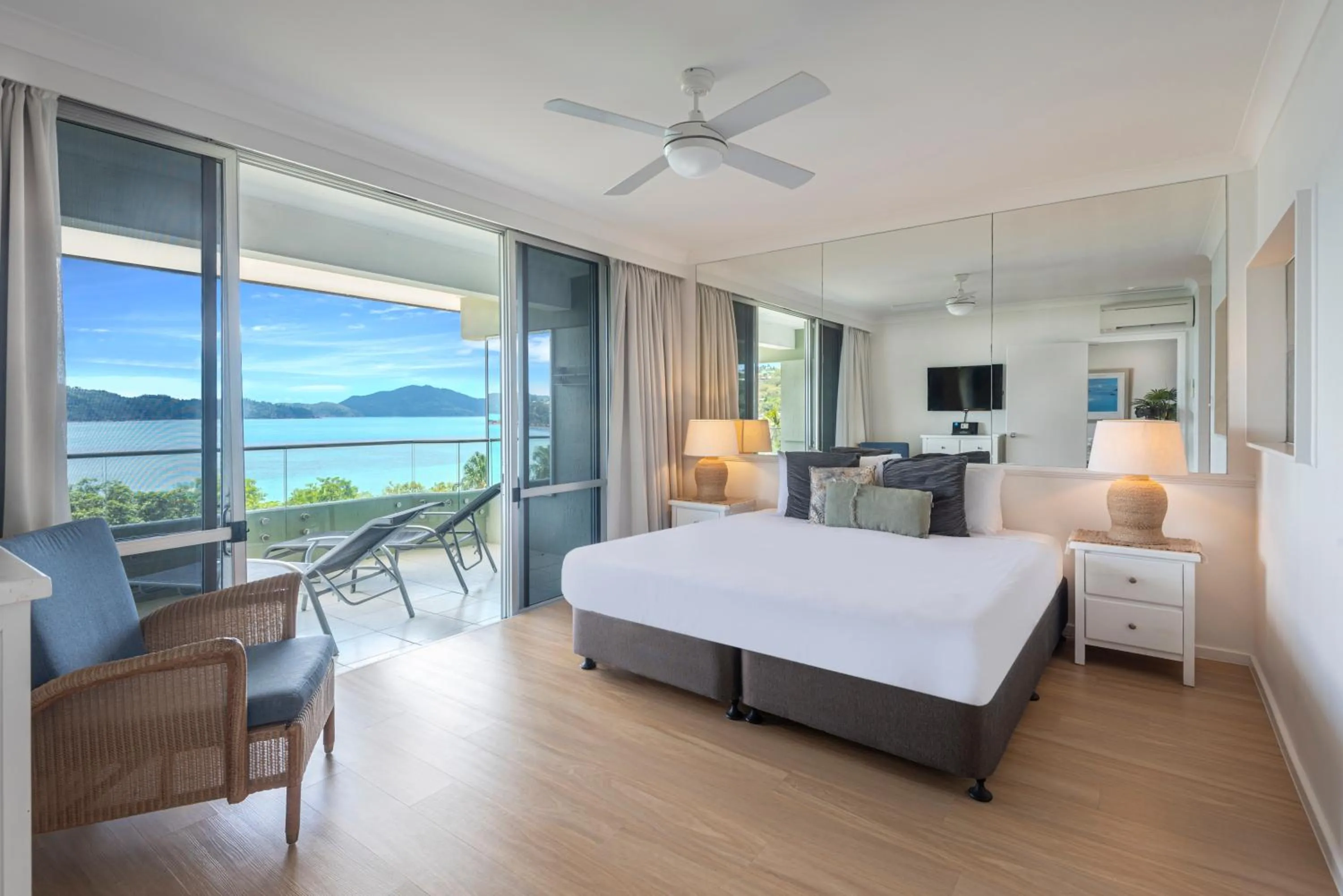 Natural landscape, Bed in Lagoon Beachfront Lodge 202 on Hamilton Island by HamoRent