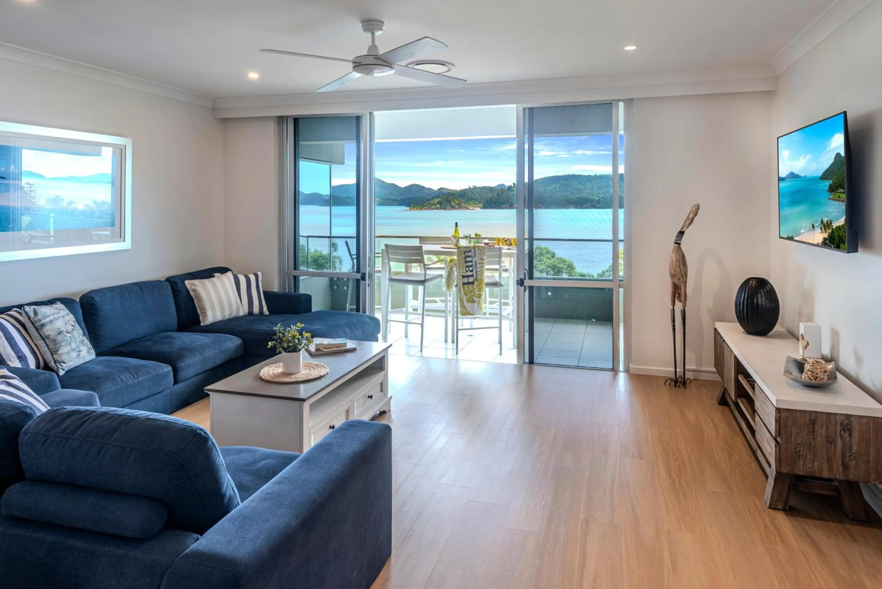 TV and multimedia in Lagoon Beachfront Lodge 202 on Hamilton Island by HamoRent