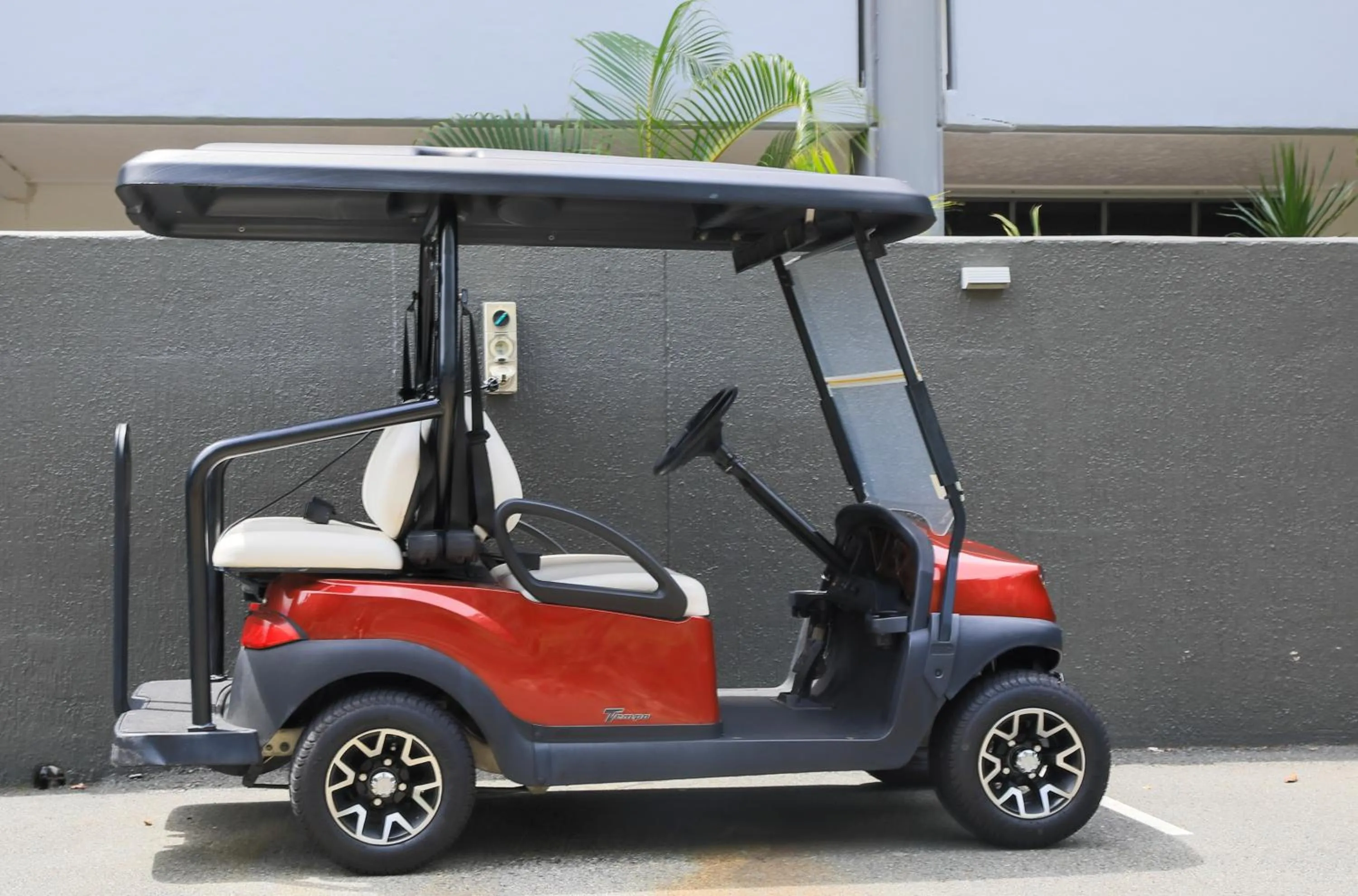 Parking in Lagoon Beachfront Lodge 202 on Hamilton Island by HamoRent