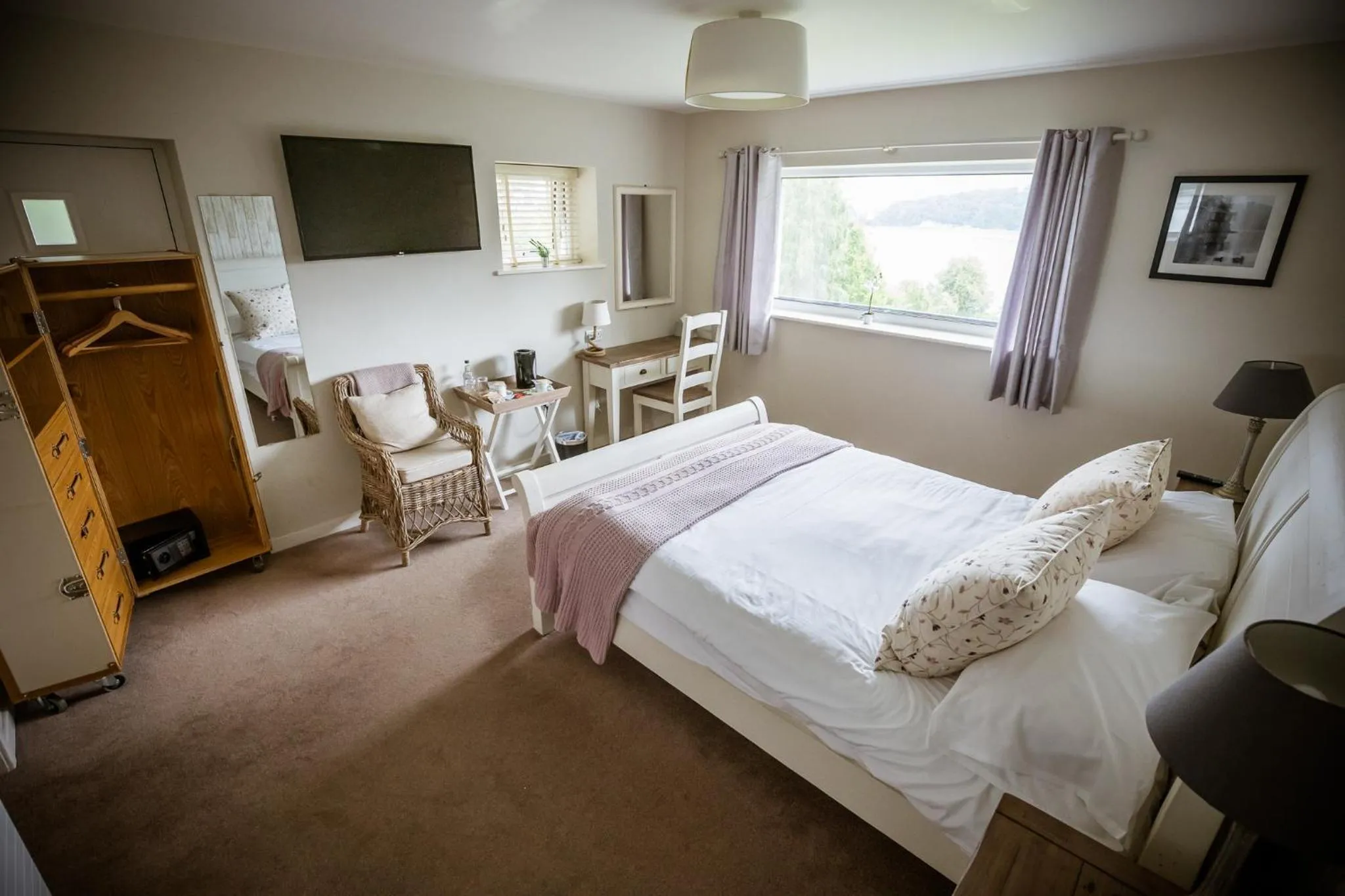 Photo of the whole room, Bed in Château Rhianfa