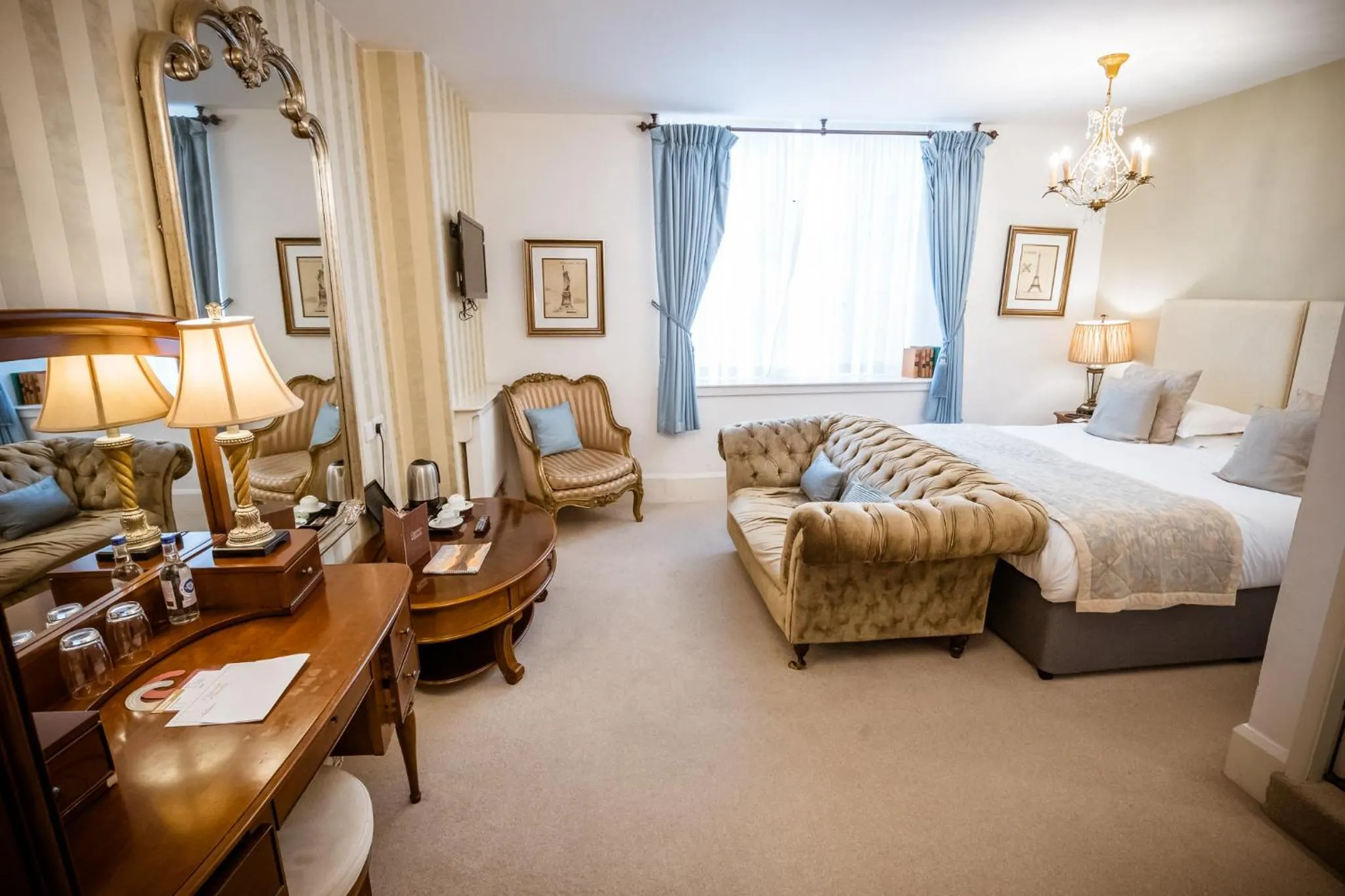 Photo of the whole room, Bed in Château Rhianfa