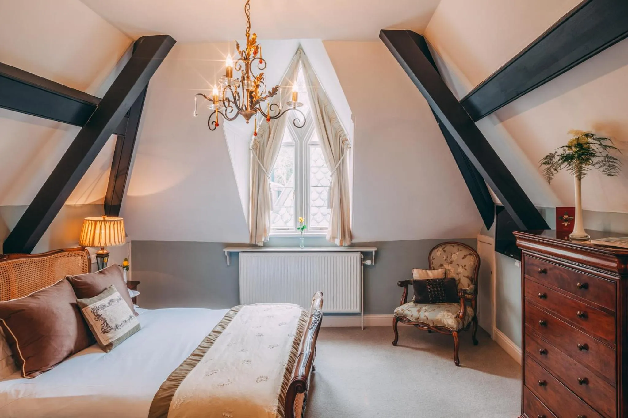 Photo of the whole room, Bed in Château Rhianfa