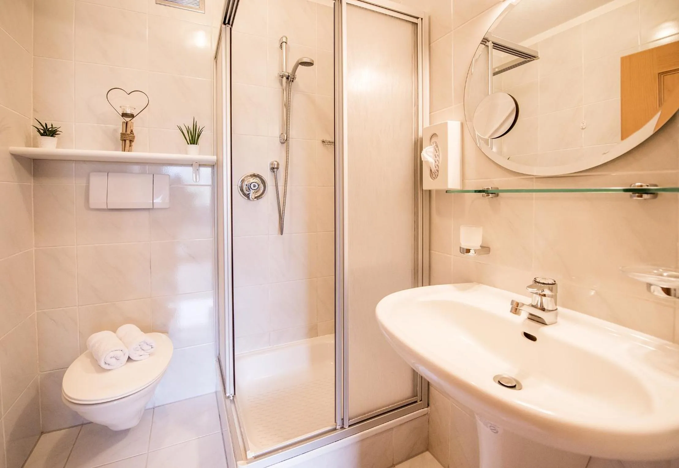 Shower in Vitaurina Royal Hotel