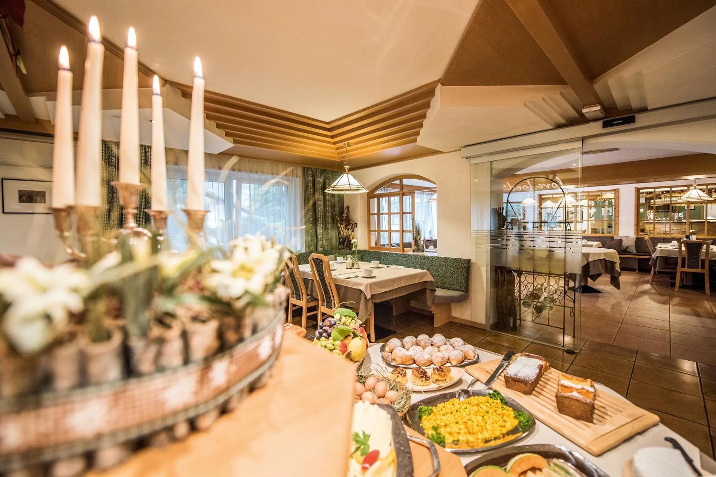 Restaurant/places to eat in Vitaurina Royal Hotel