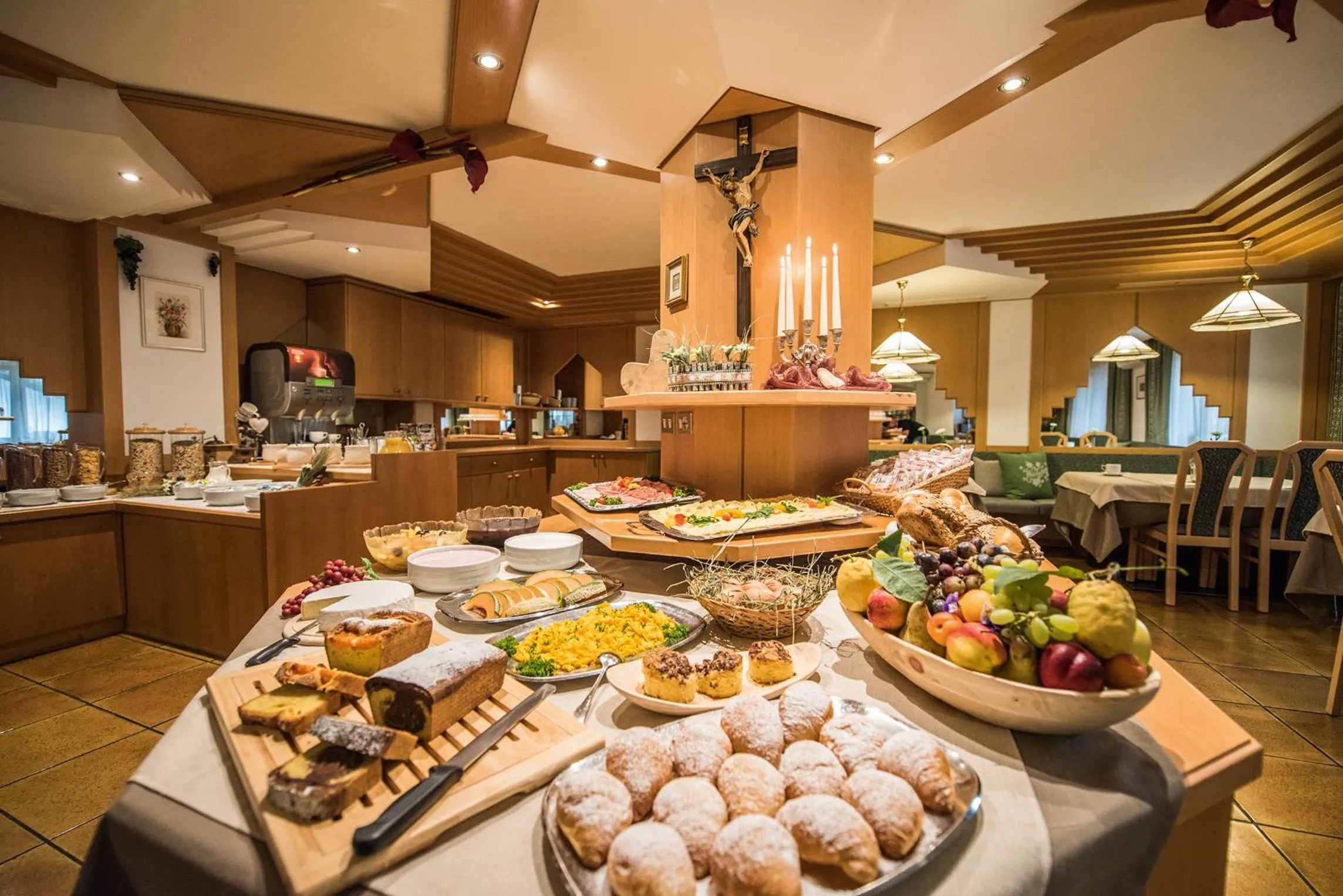 Restaurant/places to eat in Vitaurina Royal Hotel