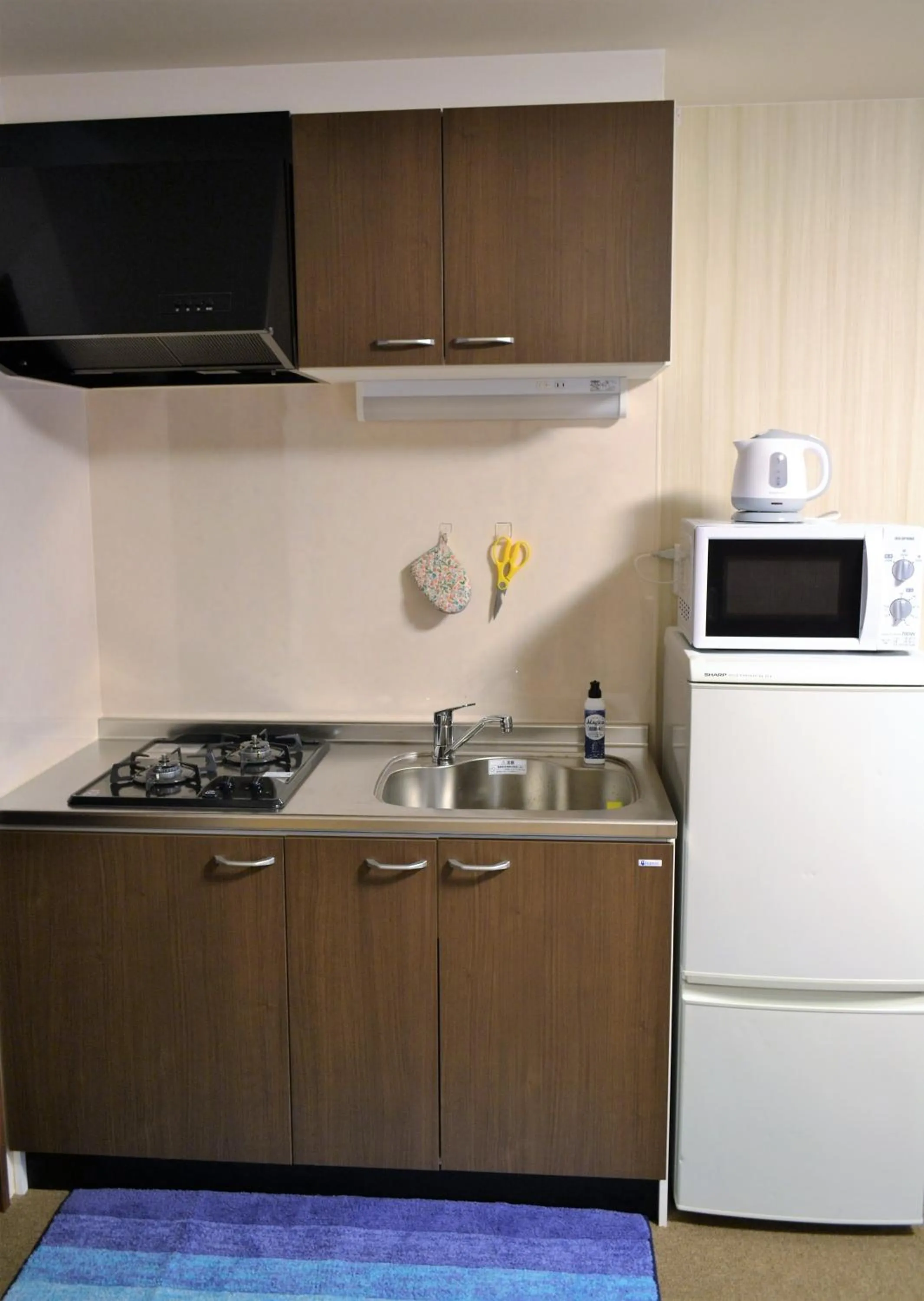 Kitchen or kitchenette in Ben's Guesthouse Kyoto