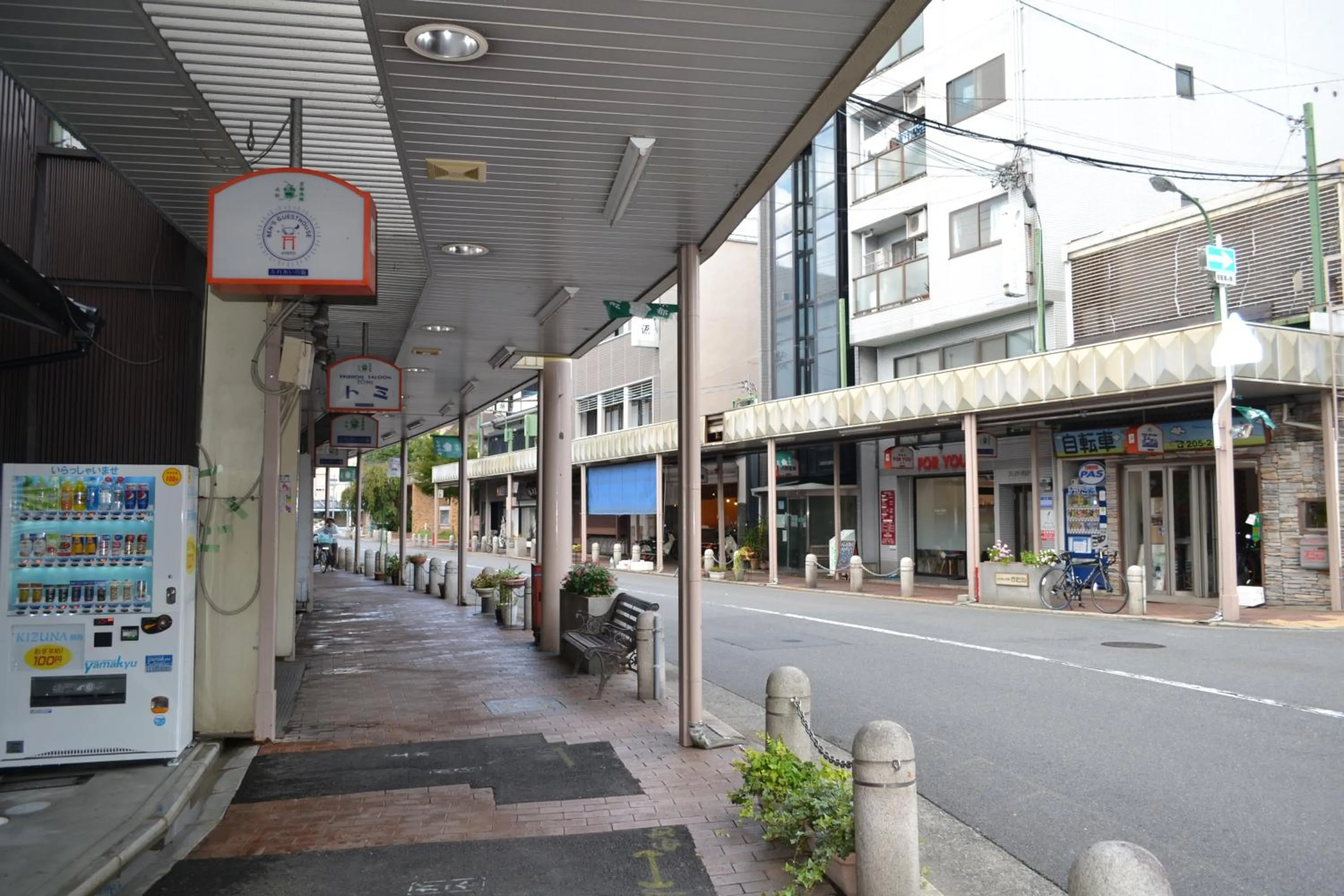 Property building in Ben's Guesthouse Kyoto