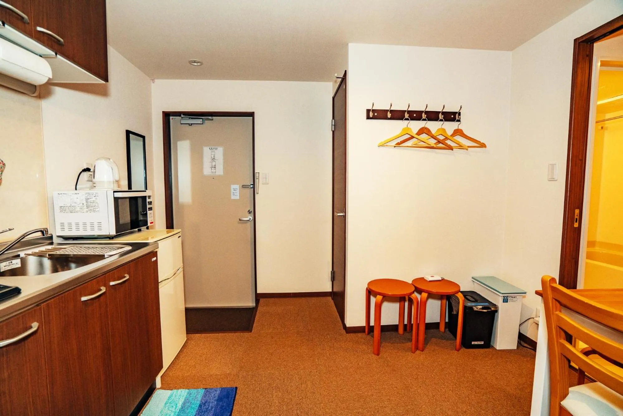 Kitchen or kitchenette in Ben's Guesthouse Kyoto