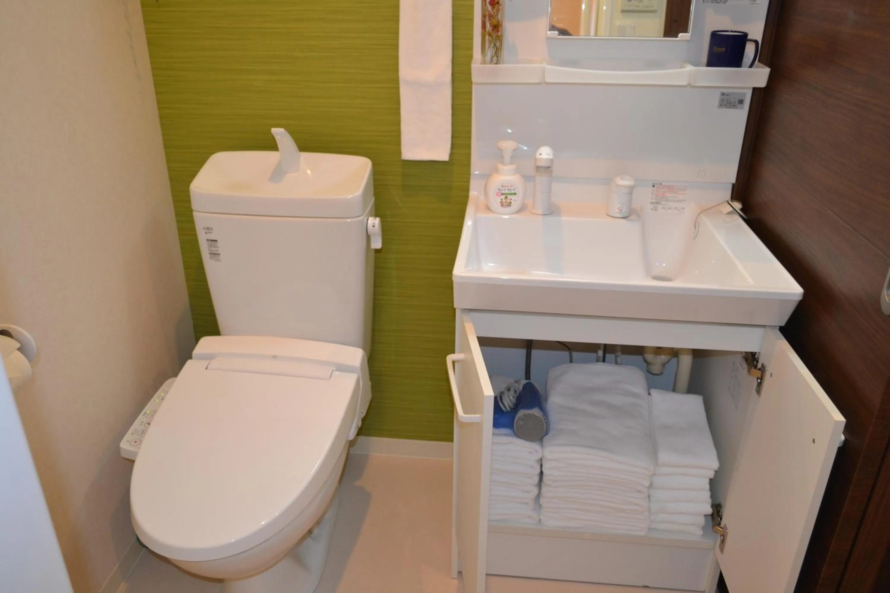 Toilet in Ben's Guesthouse Kyoto