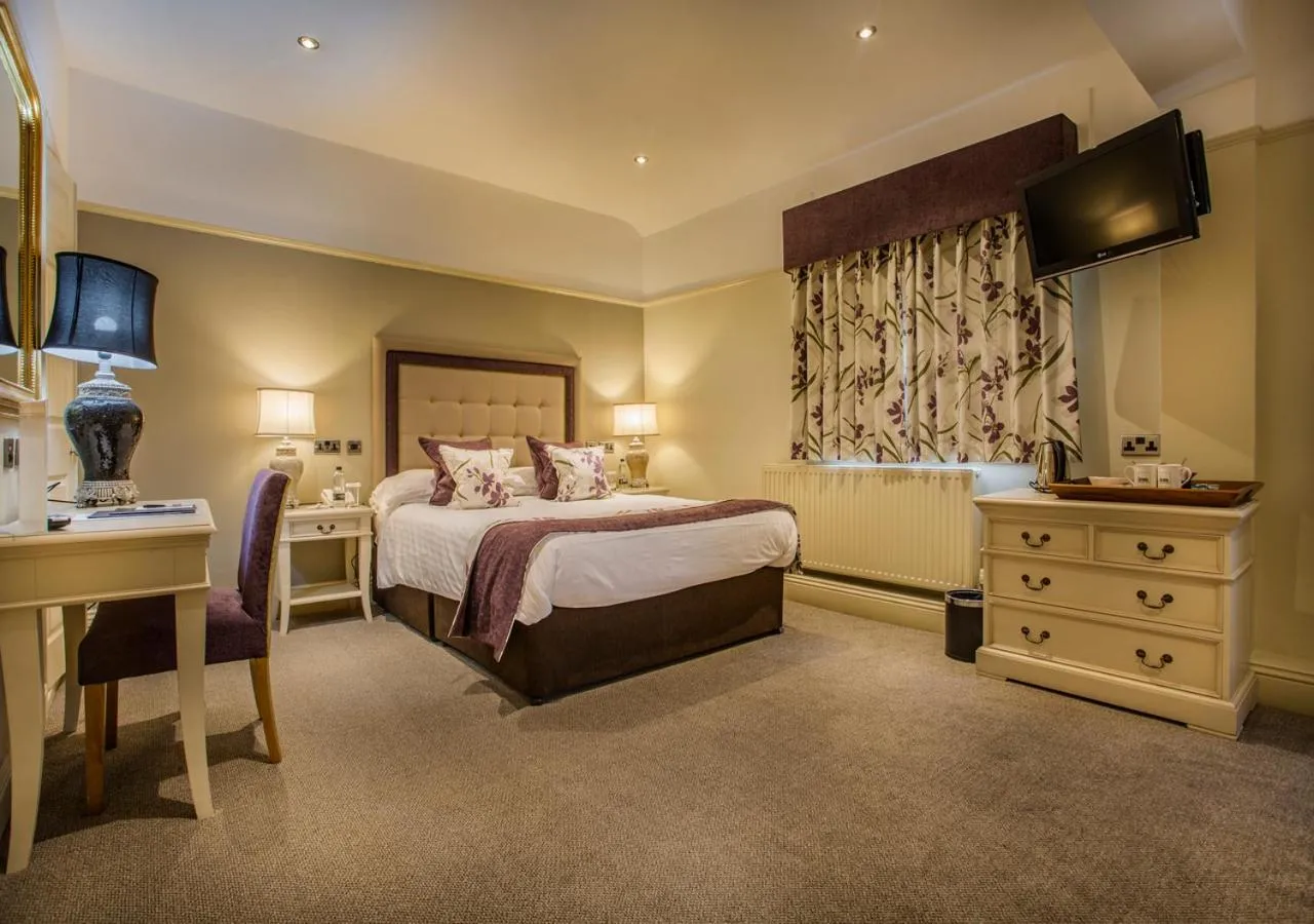 Bedroom, Bed in The Royal Oak Hotel, Welshpool - The Coaching Inn Group